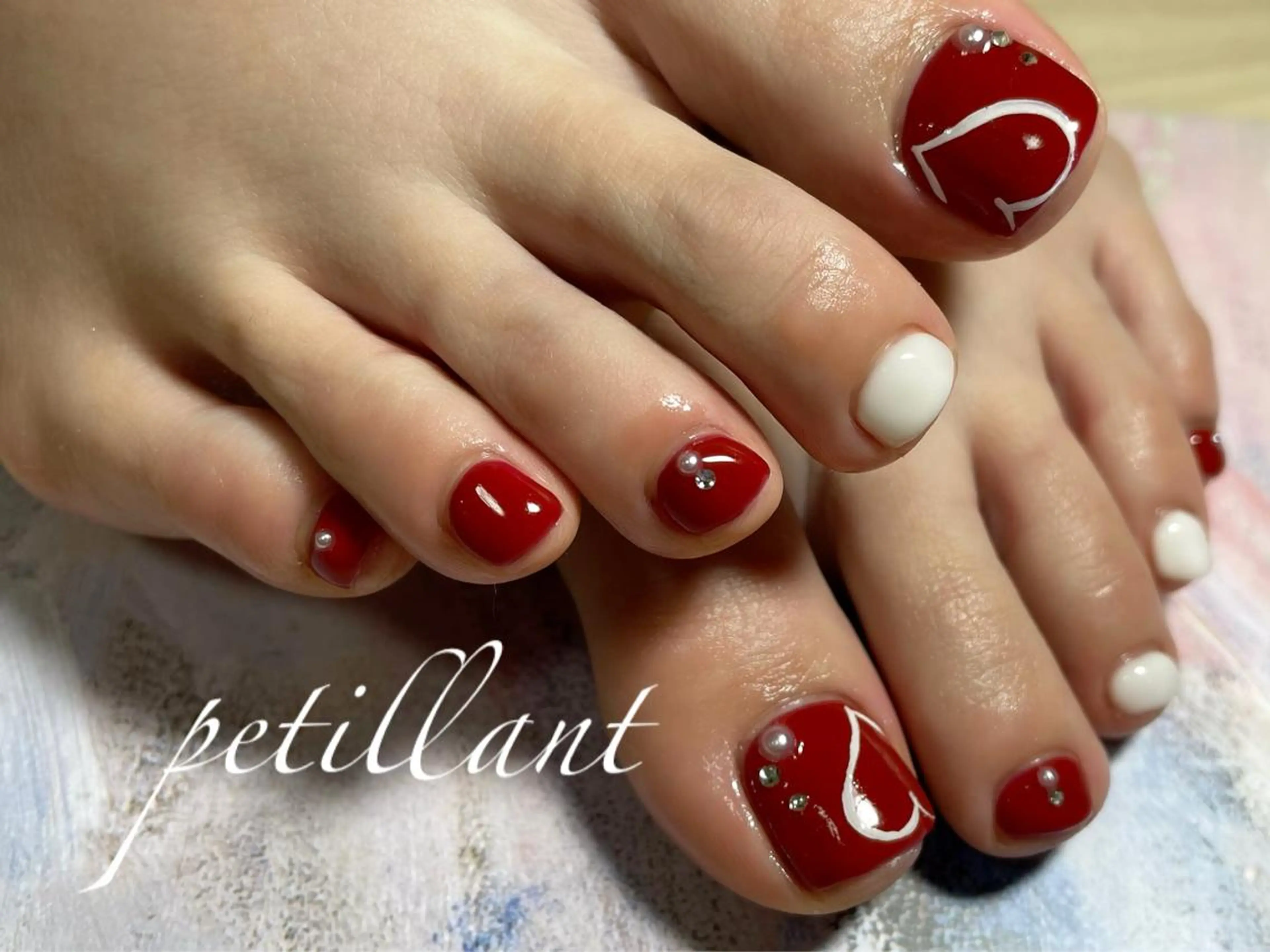 ネイル ボルドー フットネイル 赤色 バレンタイン フットネイル petillant所属・nail salon petillantのネイルデザイン