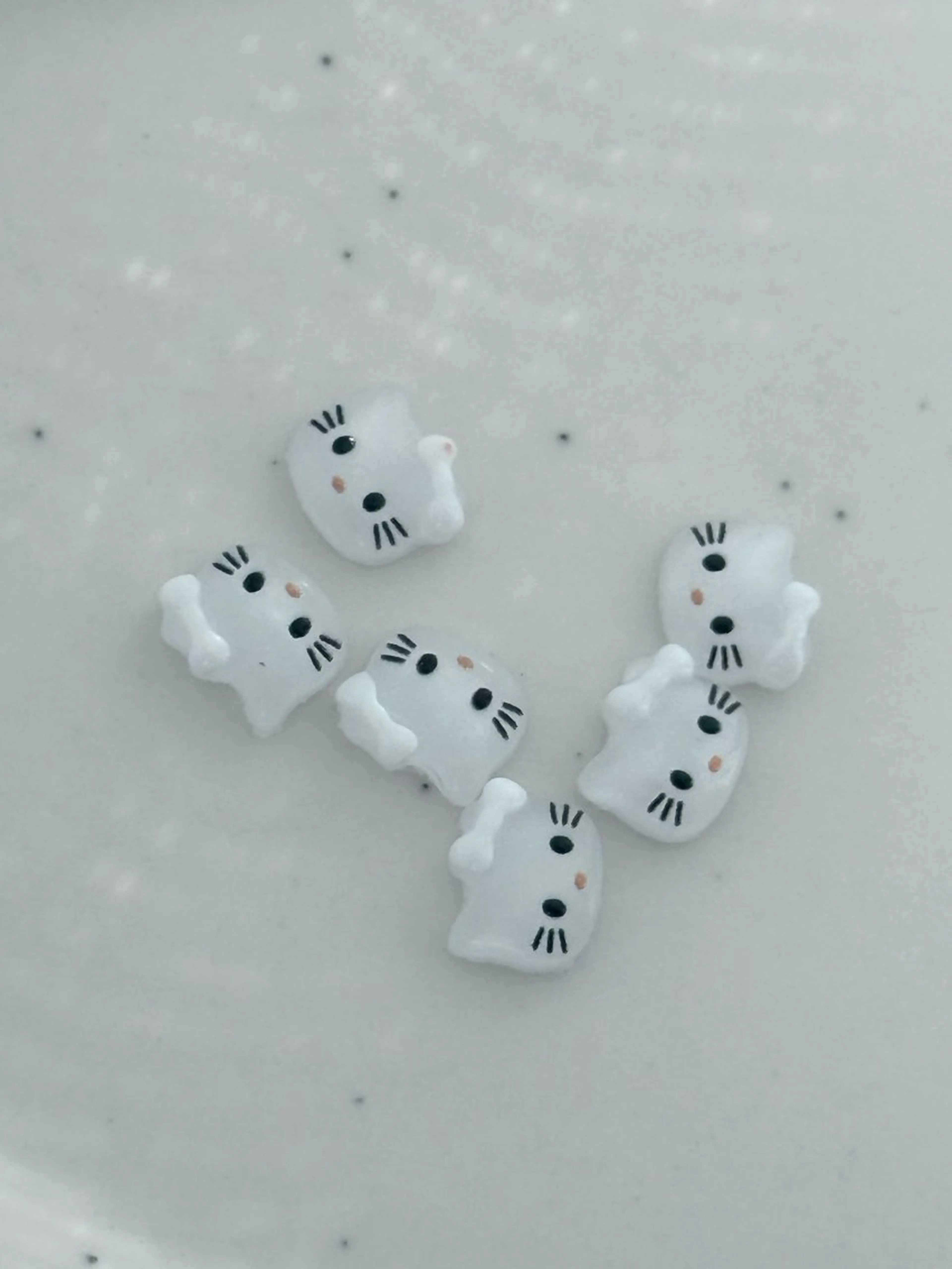 ネイル リボン ホワイト ハンドネイル Pretty【プリティー】所属・神戸三宮pretty プリティーのマツエク・マツパデザイン