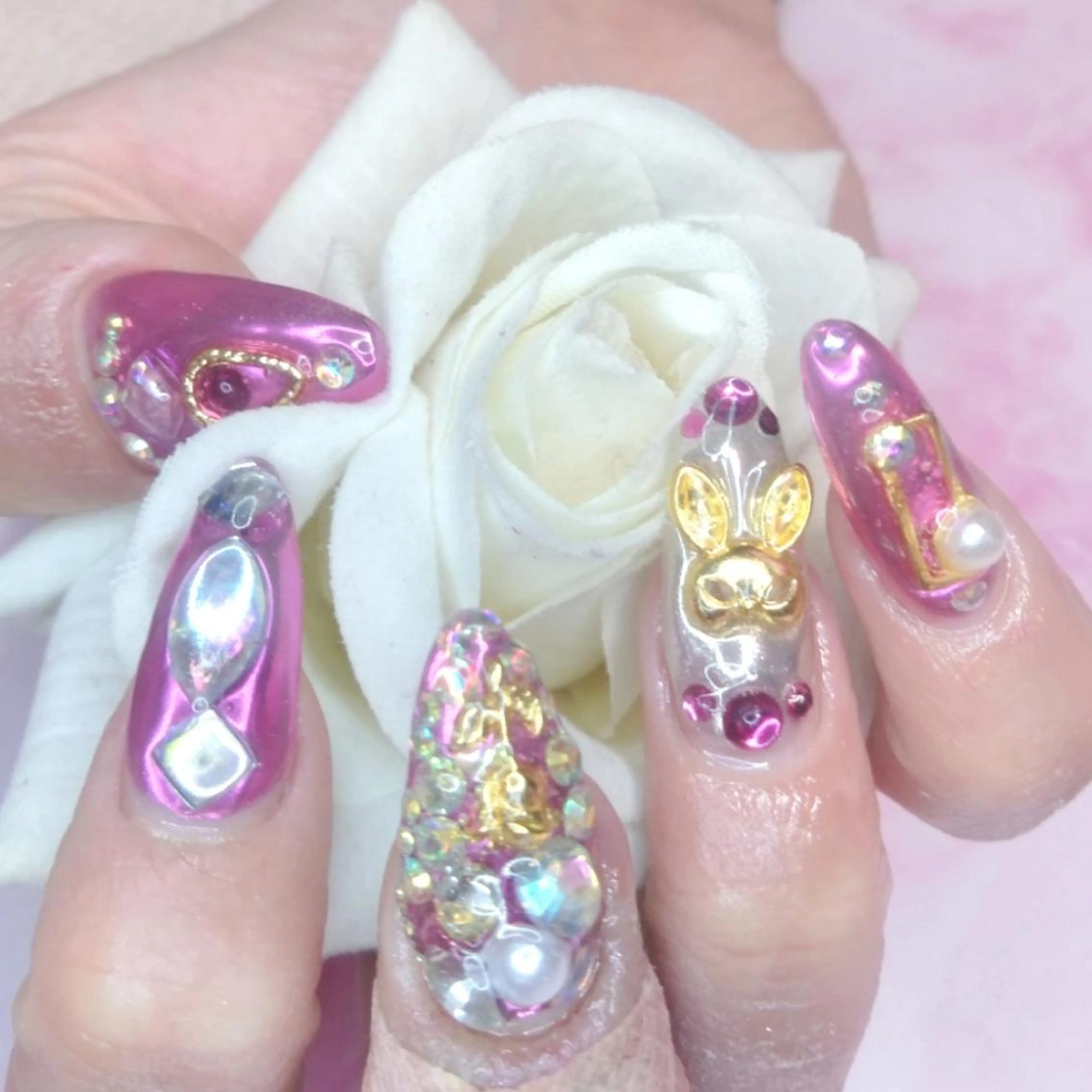 ネイル エステとネイル ローズコンフォートのネイルデザイン