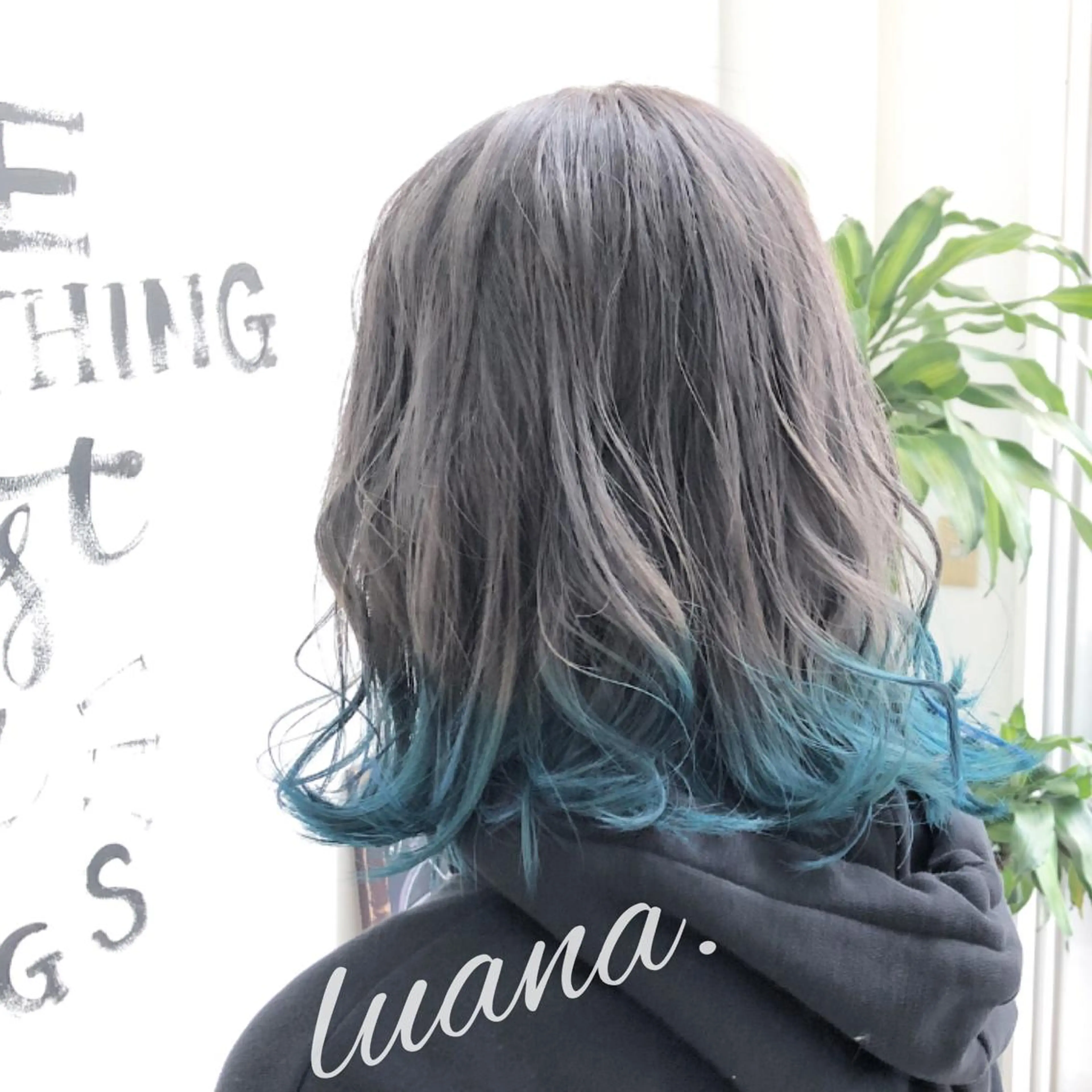 セミロング エクステ・髪質改善・ ブリーチ・吉田大介のヘアスタイル