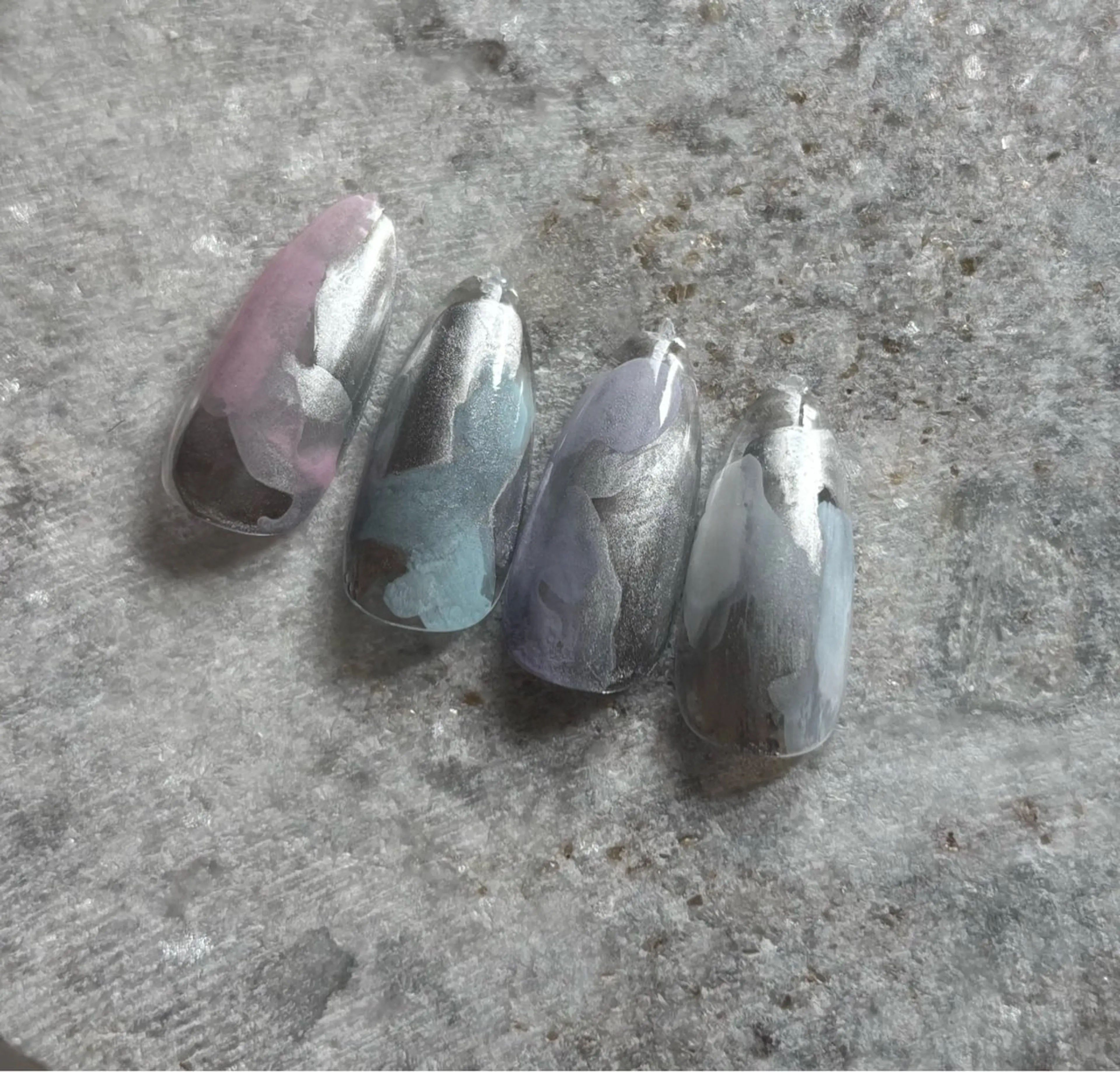 ネイル アートネイル 水色 ピンク パープル シルバー 三本 綾奈のネイルデザイン