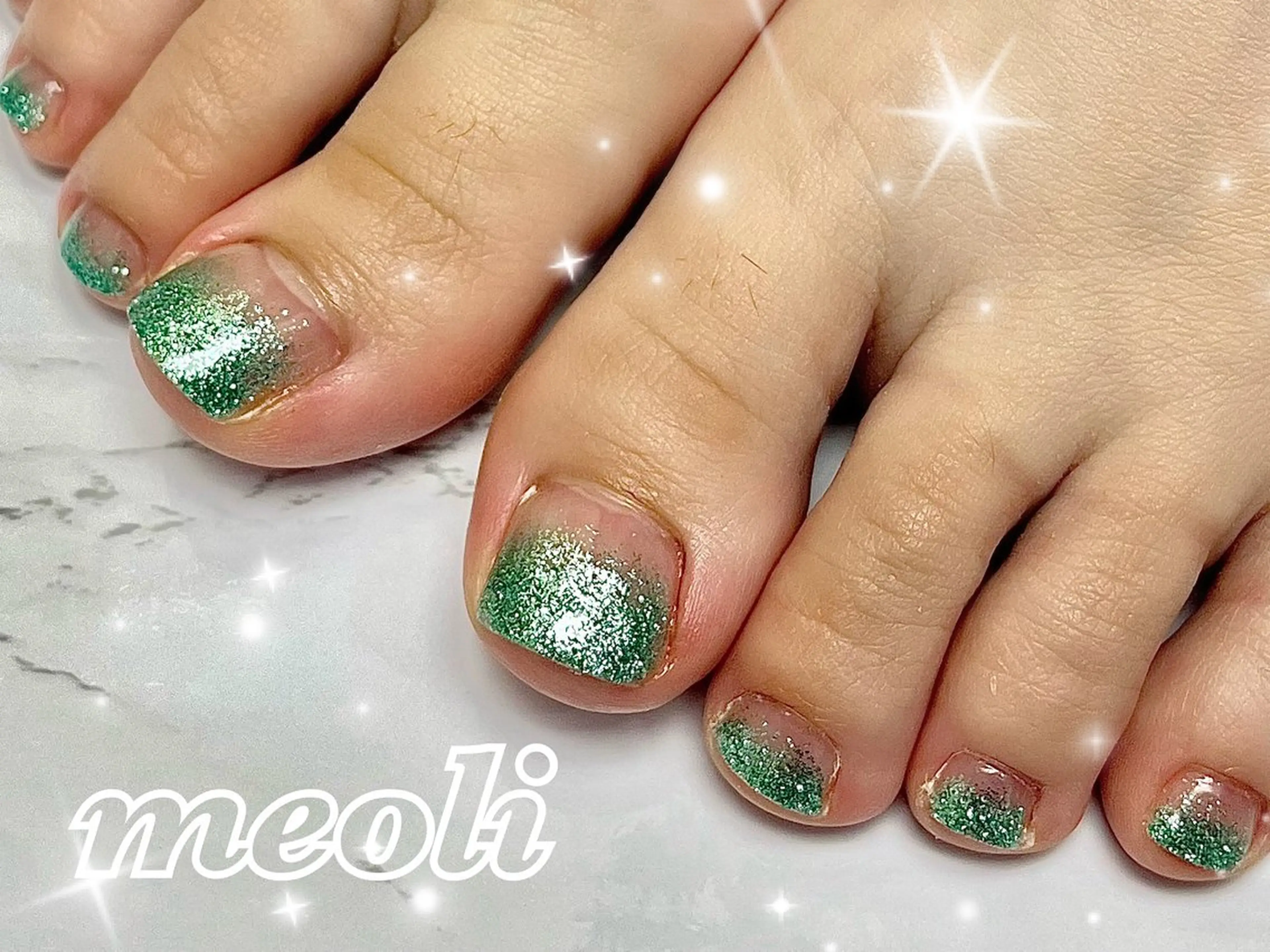 ネイル ブルー グラデーション キラキラネイル ラメ(グリッター) ラメグラデーション フットネイル nail salon meoli　アヤのネイルデザイン