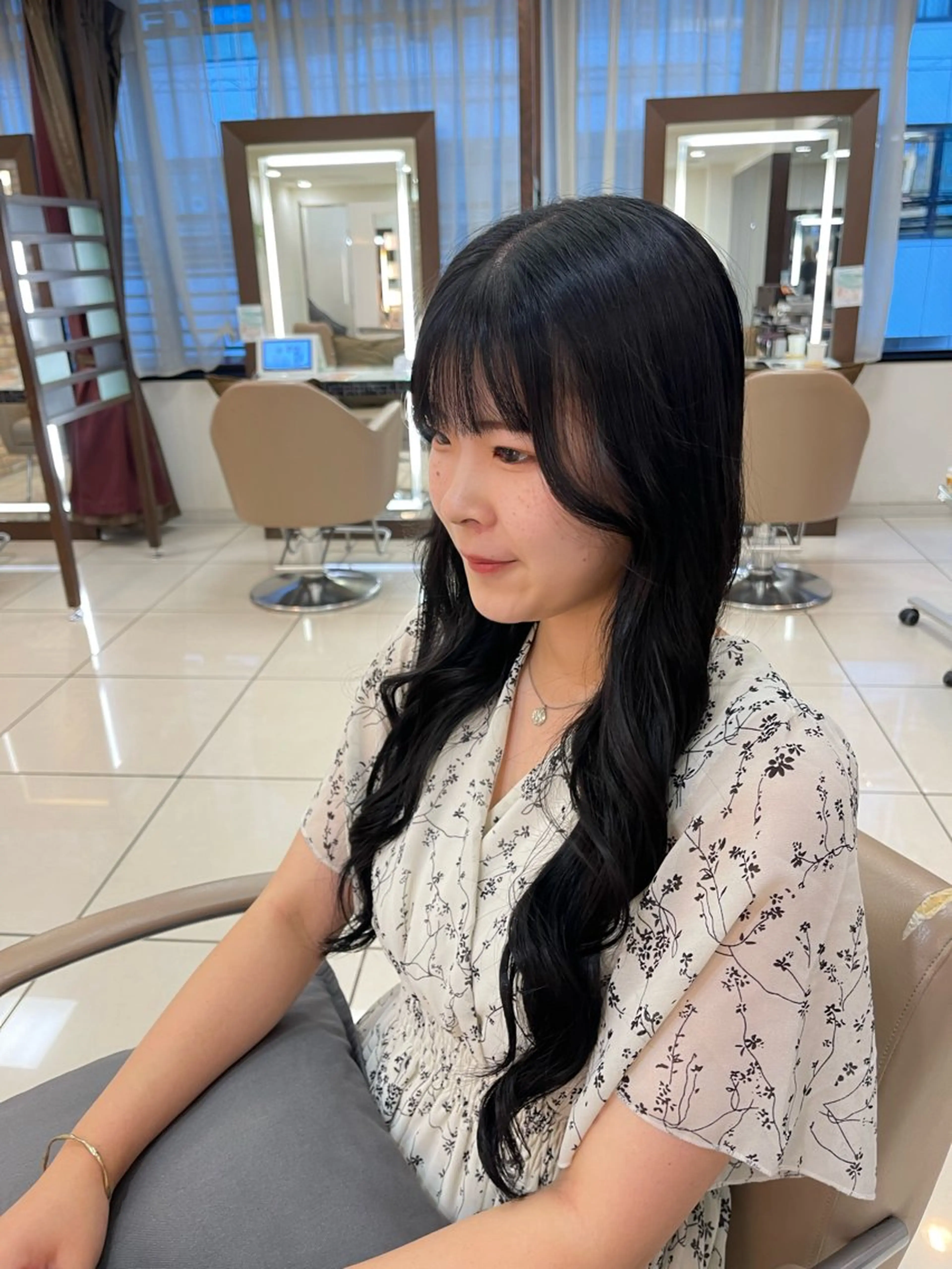 ロング カラー 羽エクステ/シール エクステ/横浜駅5分のヘアスタイル