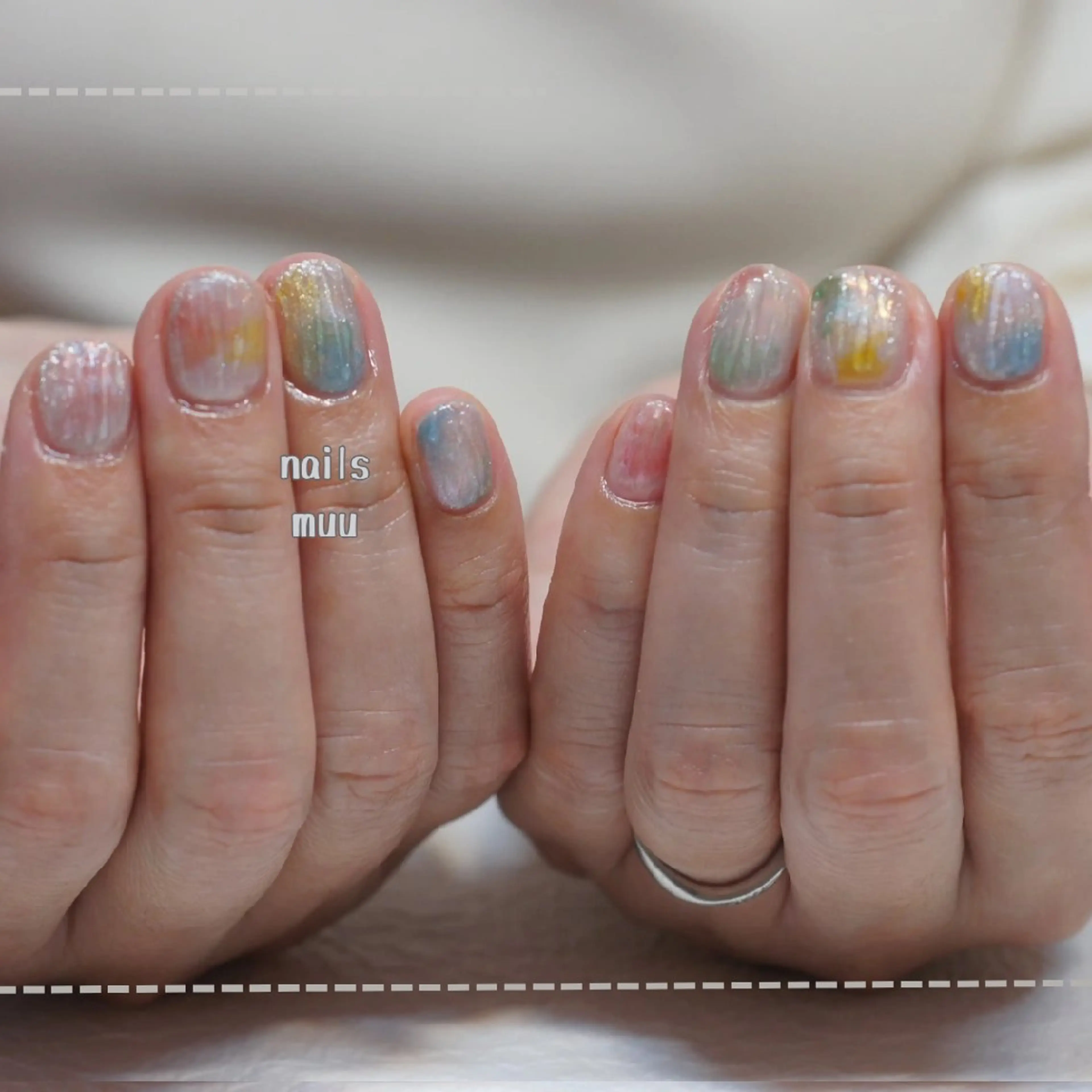 ネイル オーロラネイル ブルー 氷ネイル・うるうるネイル キラキラネイル ショートネイル nails muu まゆのネイルデザイン