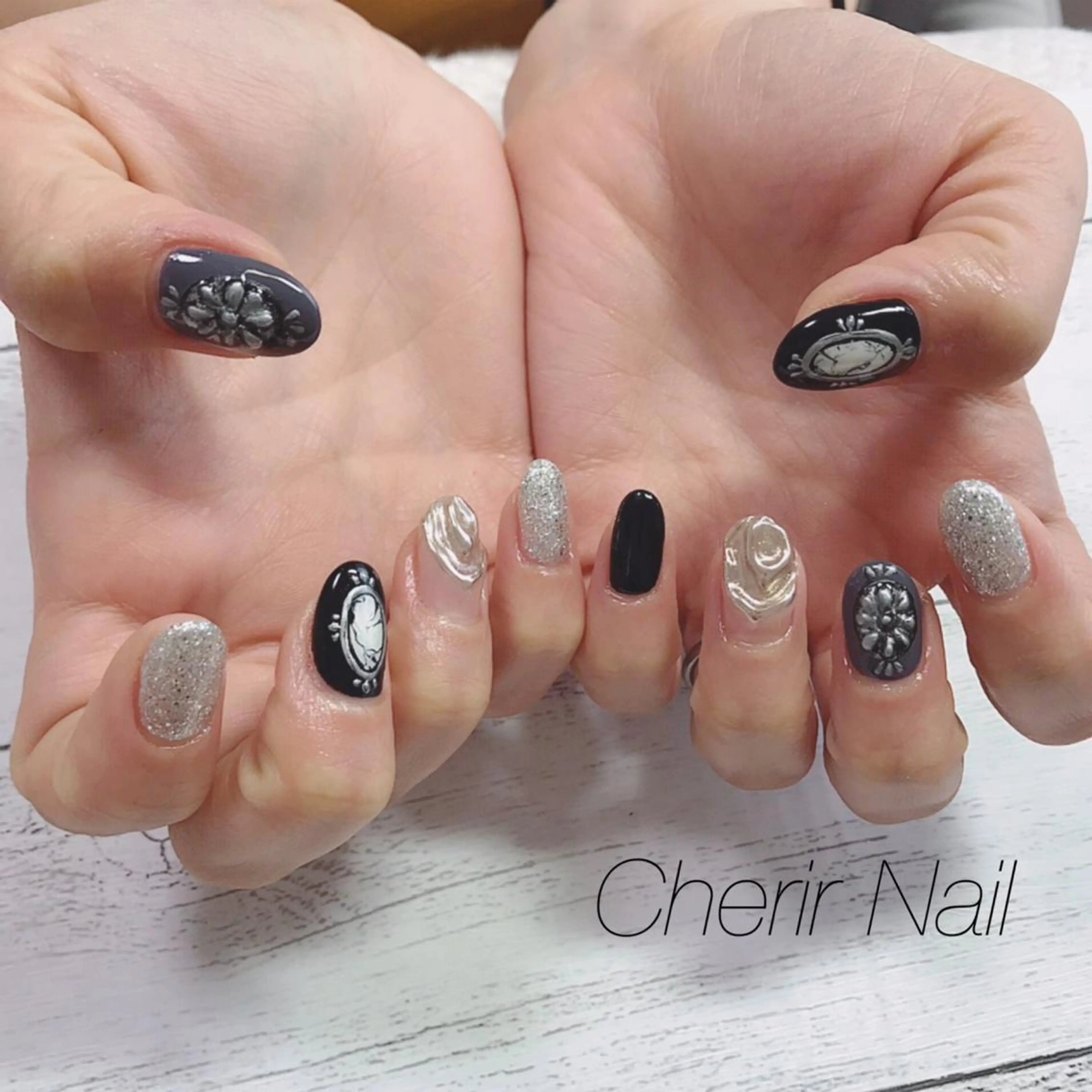 ネイル アートネイル ラメ(グリッター) ミラーネイル シルバー ハンドネイル Cherirnail kaoriのネイルデザイン