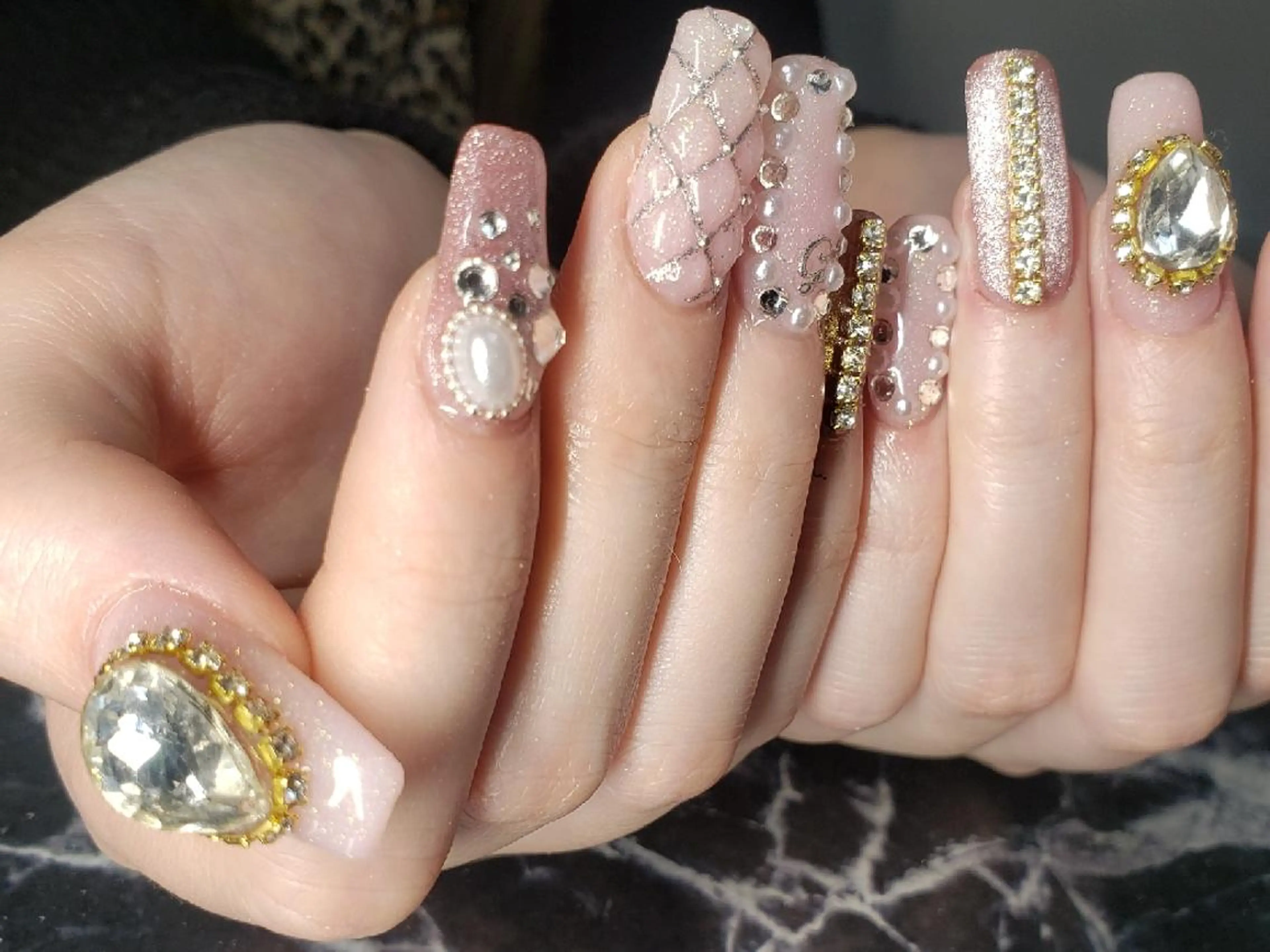 ミディアム ネイル ハンドネイル クロキ 。のネイルデザイン