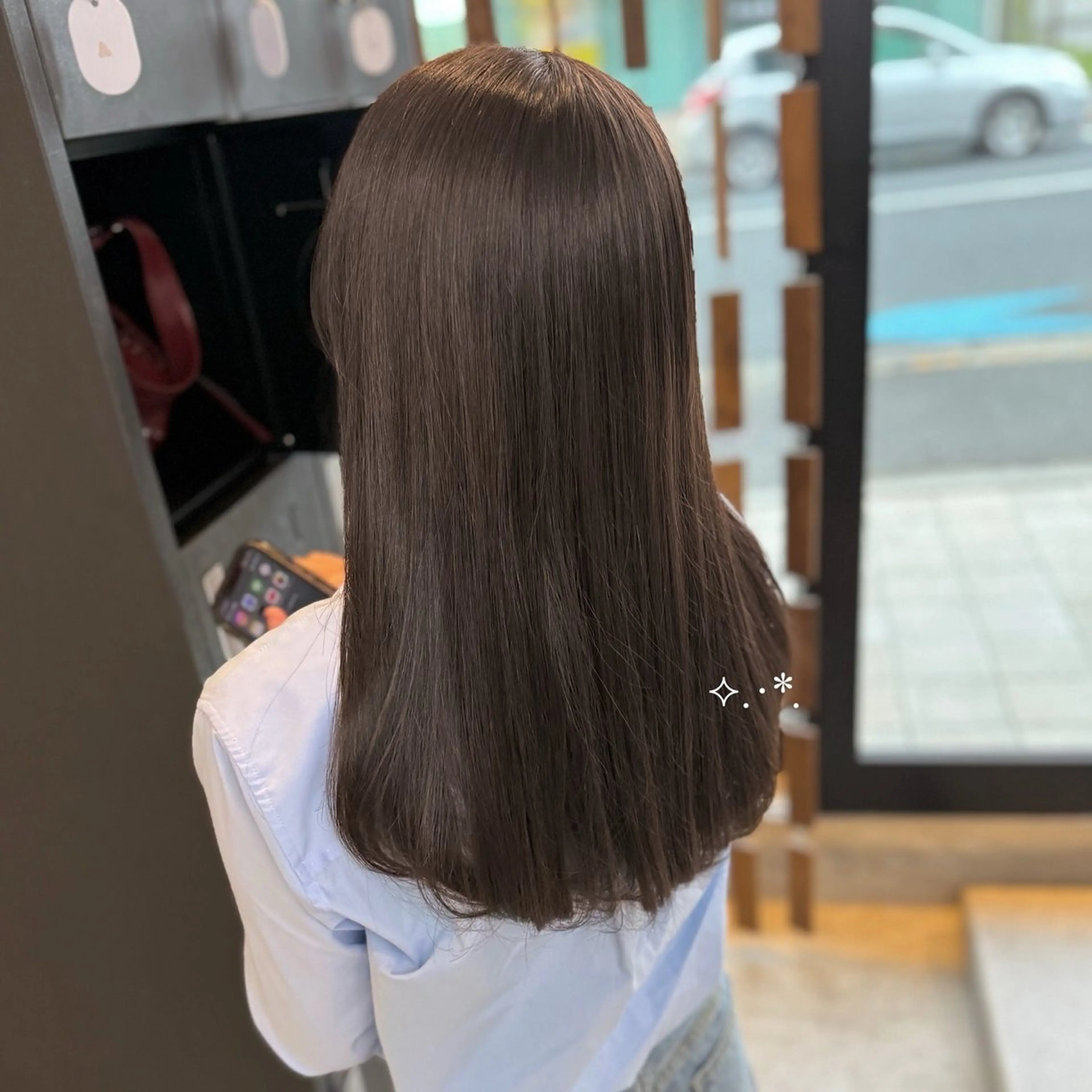 セミロング チョコレートブラウン 🎀Lolonois 池田店🎀佐藤百奈美のヘアスタイル