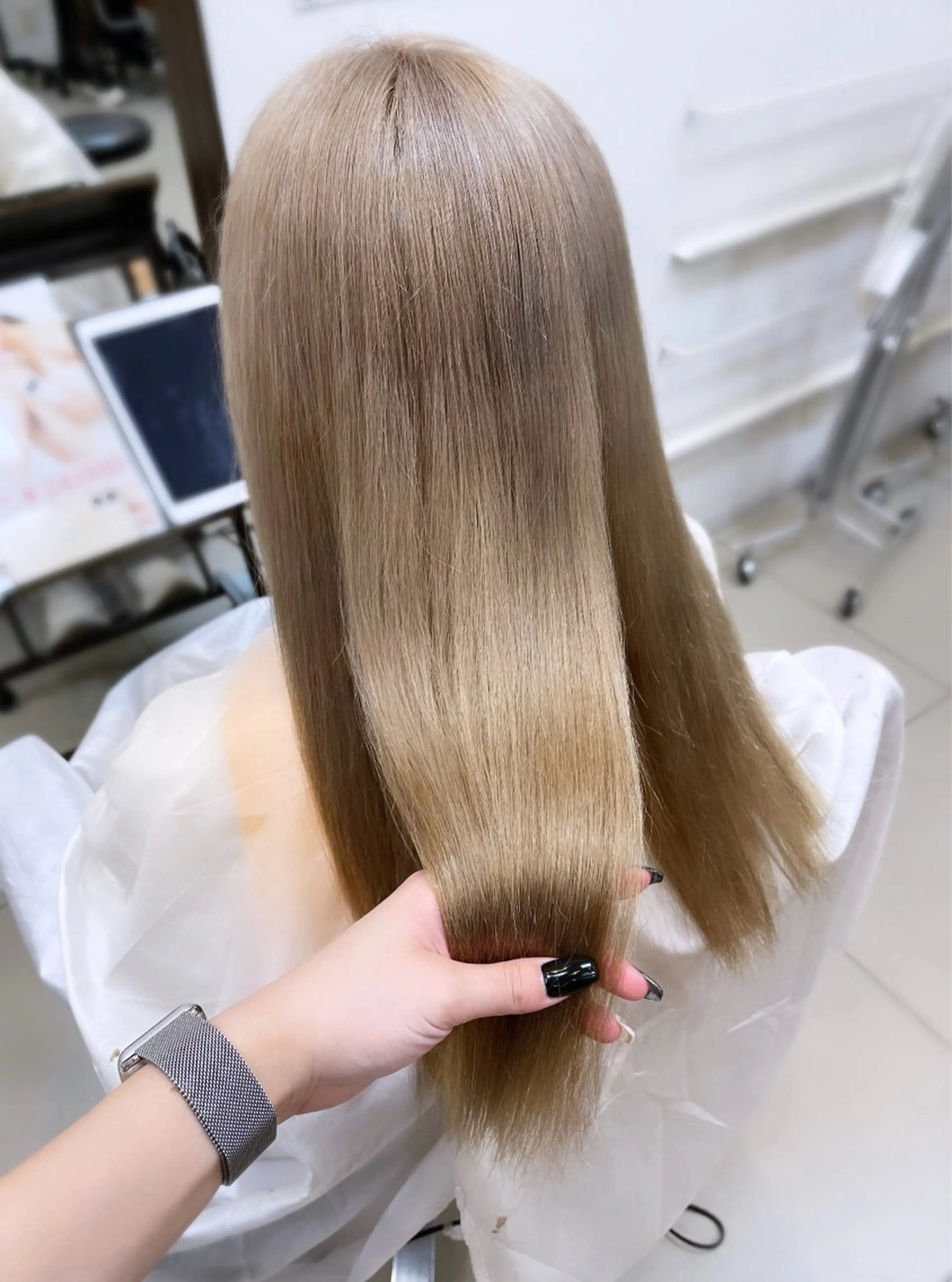 ロング カラー ベージュカラー ミルクティーベージュ SOYON なんば店所属・水島 真彩のヘアスタイル