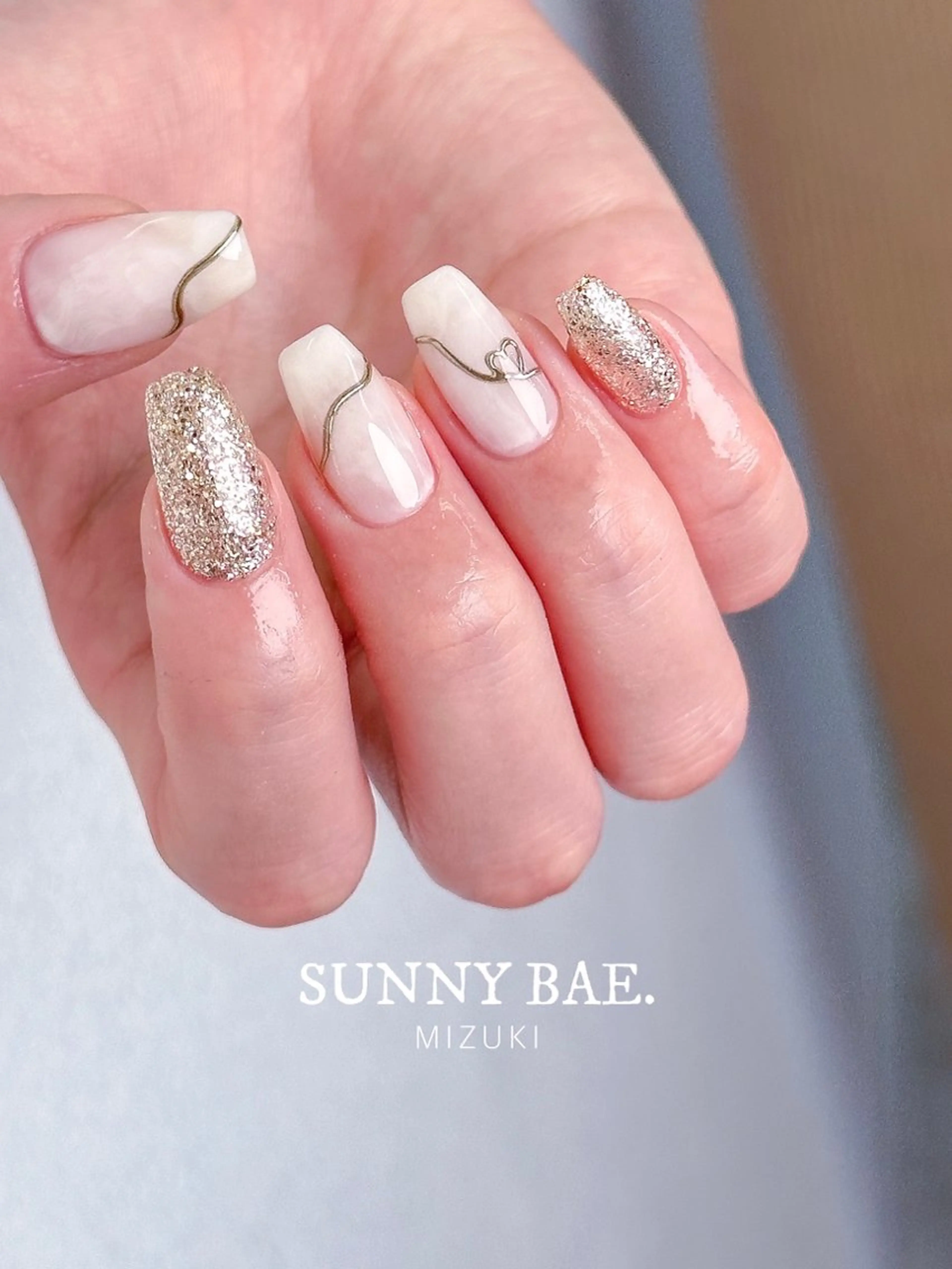 ネイル アートネイル ハート ミラーネイル 春ネイル ホワイト SUNNY BAE. 🌼MIZUKIのネイルデザイン