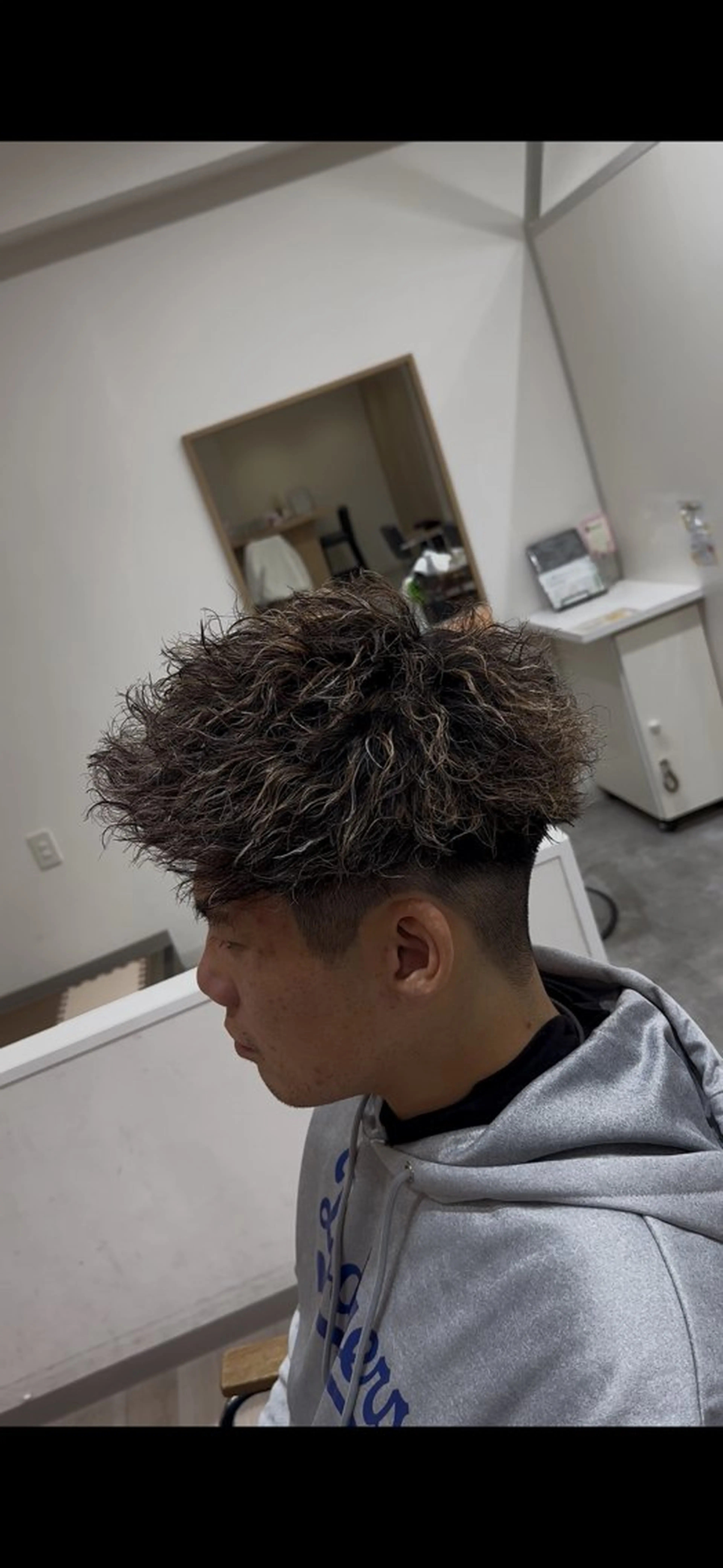 カラー パーマ メンズ メンズメッシュ モヒカン メッシュ Chere ore 新金岡所属・ツイスパ/フェード /辻諒哉のヘアスタイル