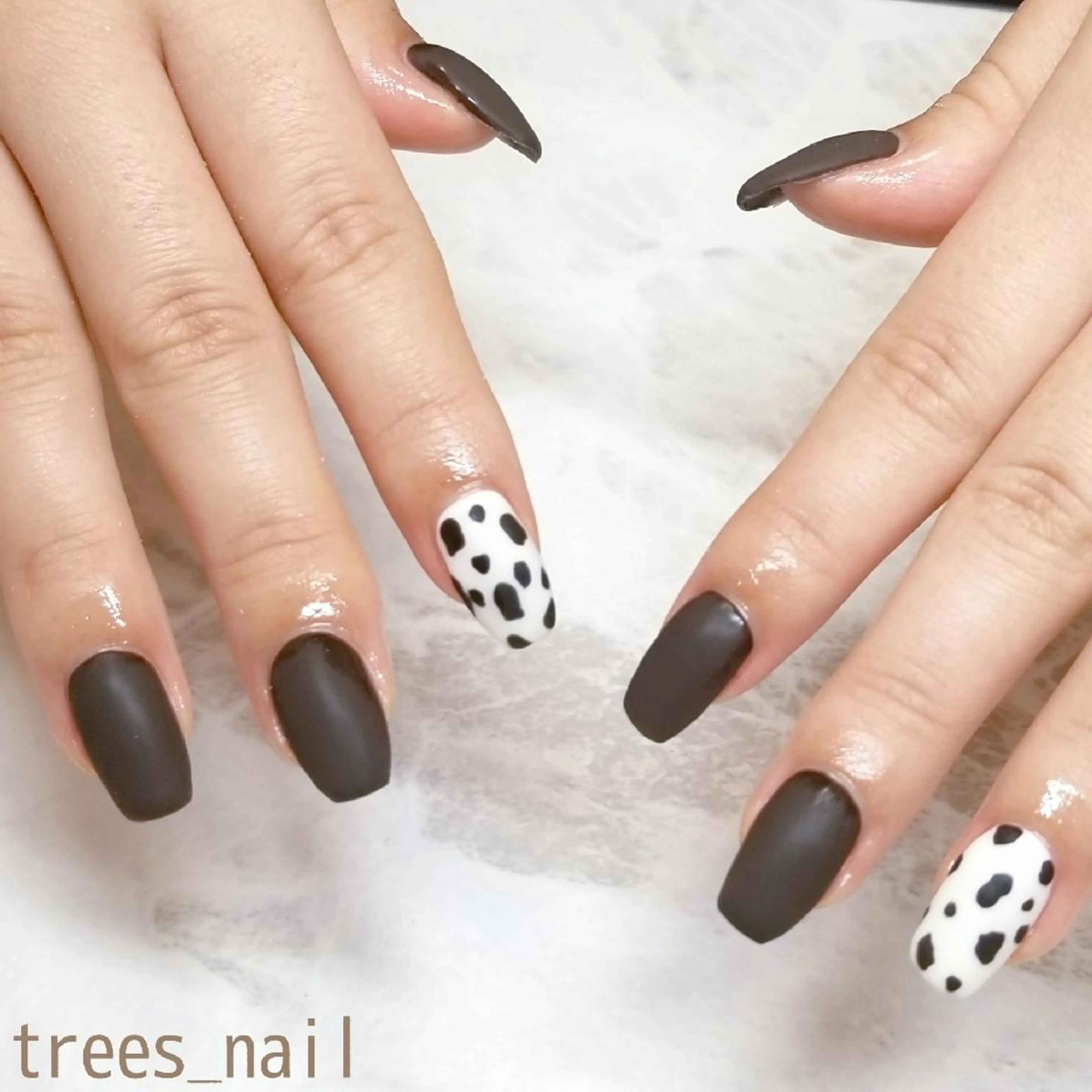 ネイル アートネイル ブラウン マットネイル スクエアネイル trees_ nailのネイルデザイン