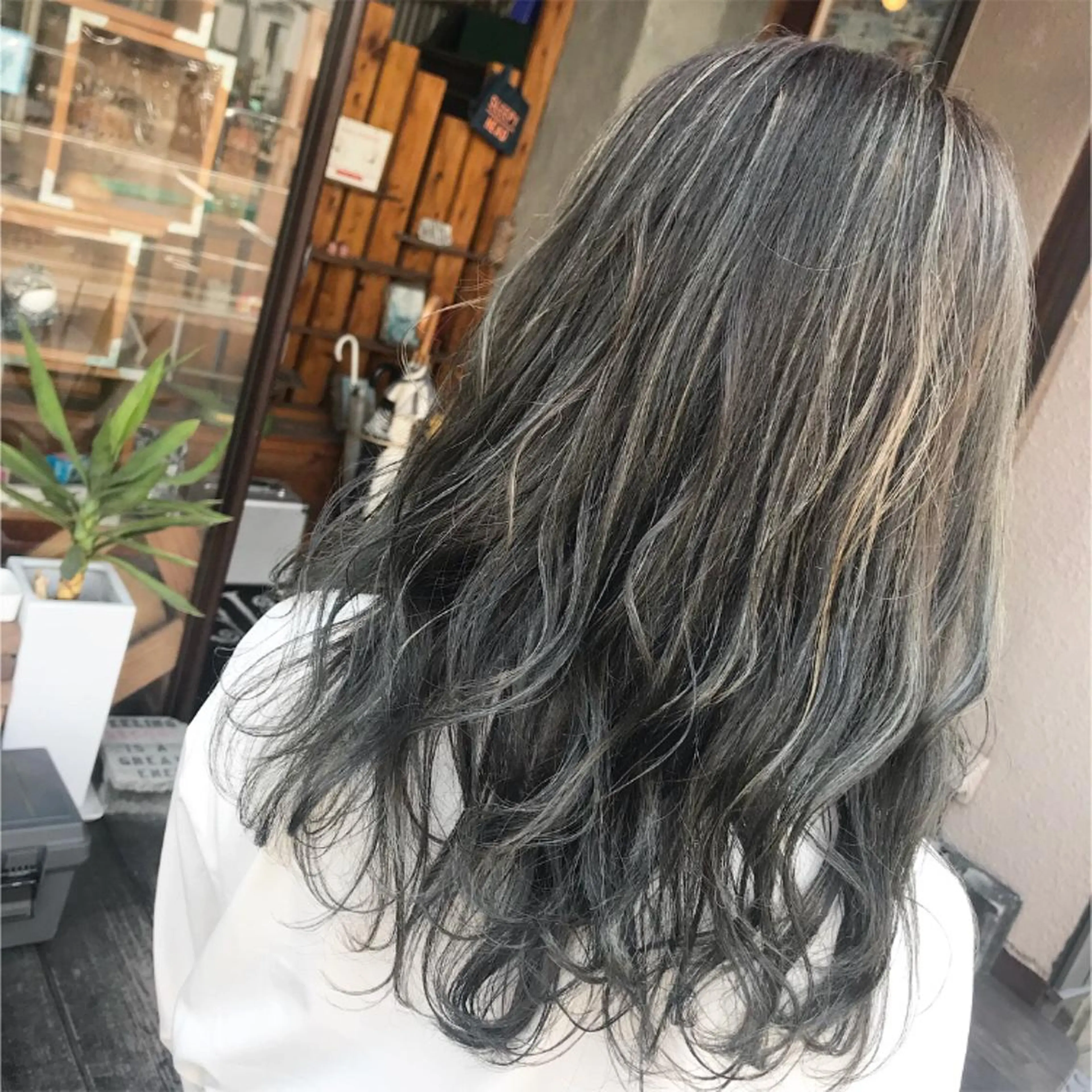 セミロング 外国人風カラー ハイライト ヘアカラー 玉木 育実のヘアスタイル