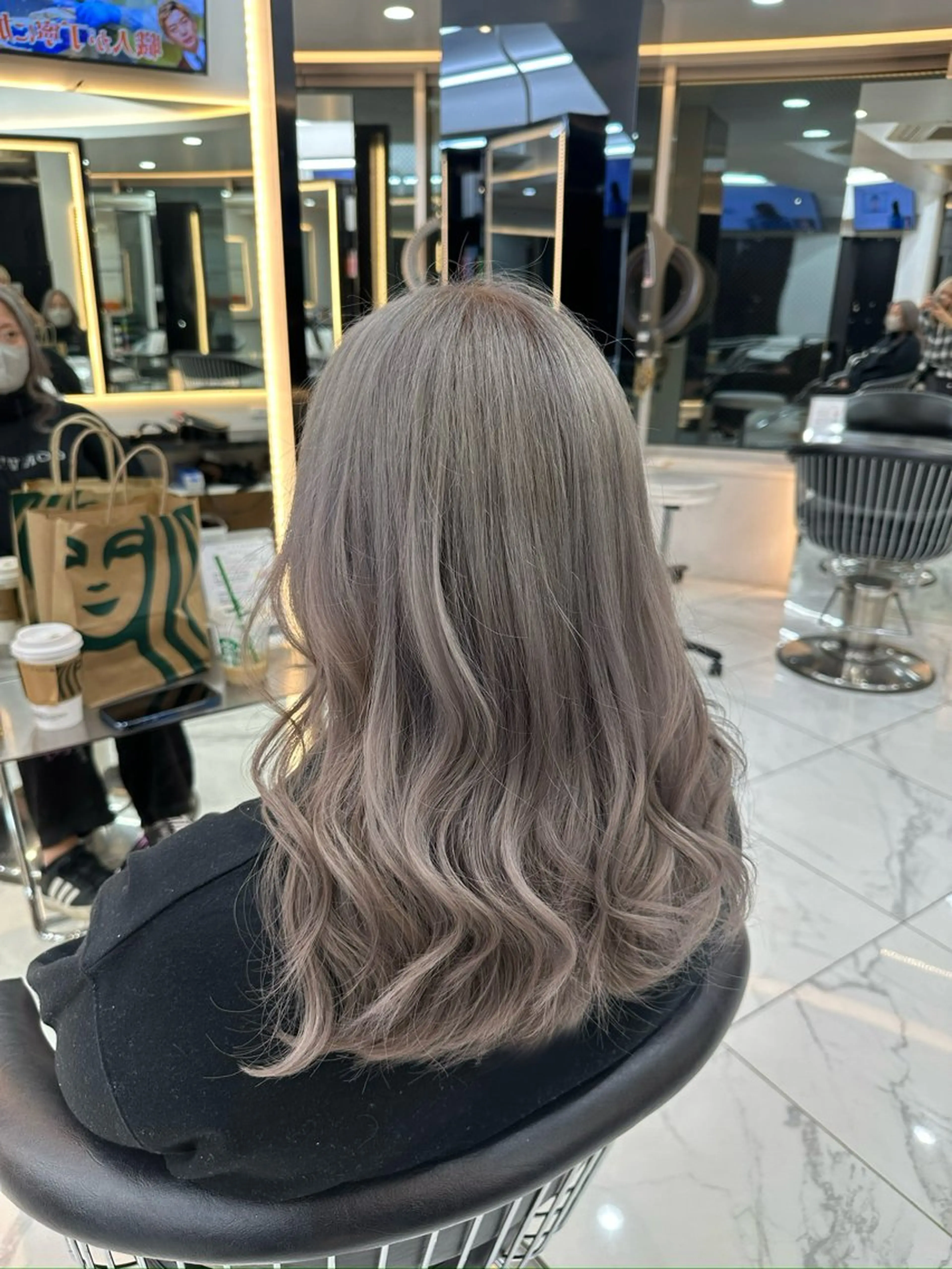 【本日,21:00~限定価格✨️】根元リタッチ(ブリーチ)＋カラー＋トリートメントの写真