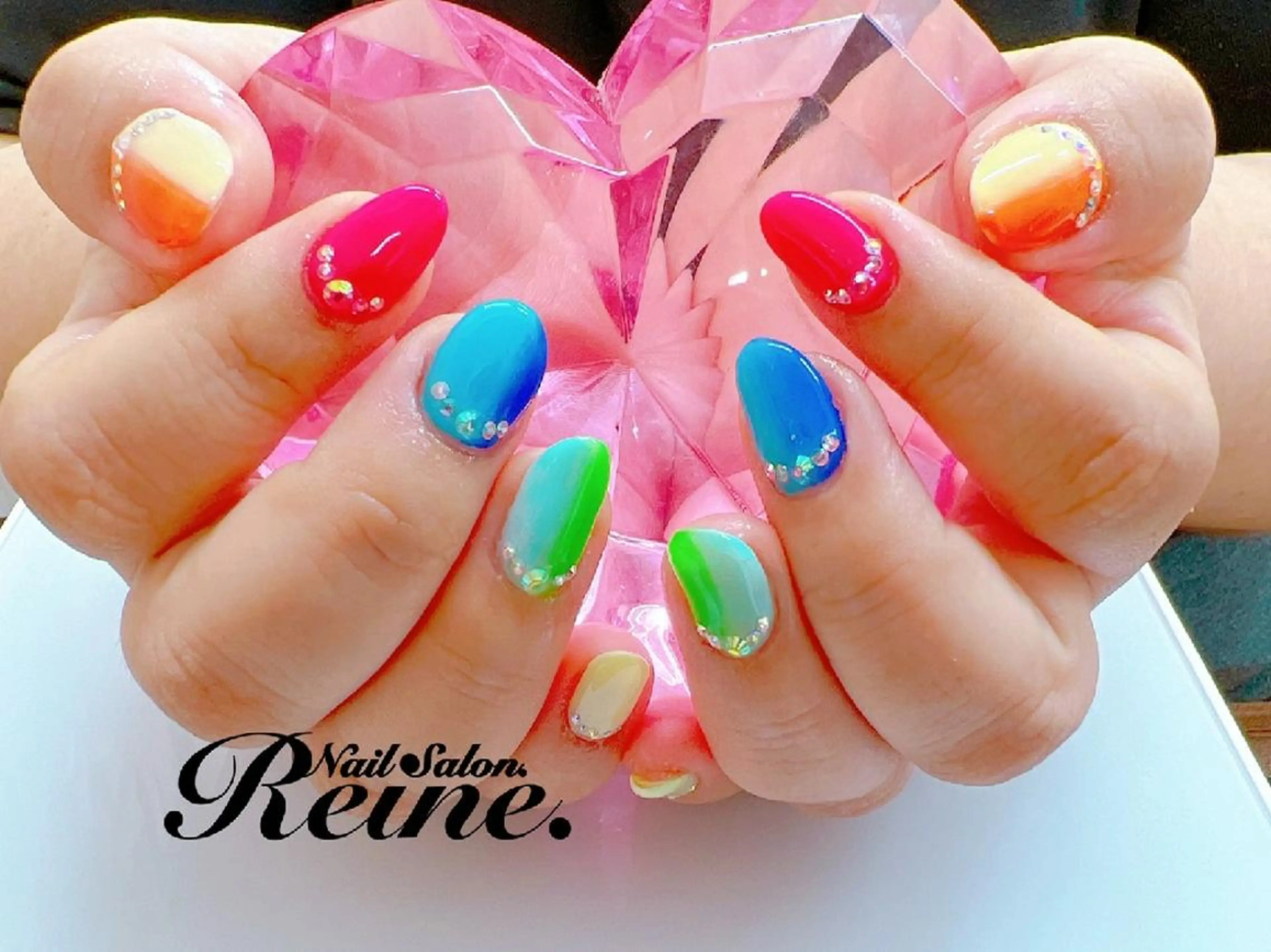 ネイル ストーンネイル Nailsalon Reine所属・玉栄 伶奈のネイルデザイン