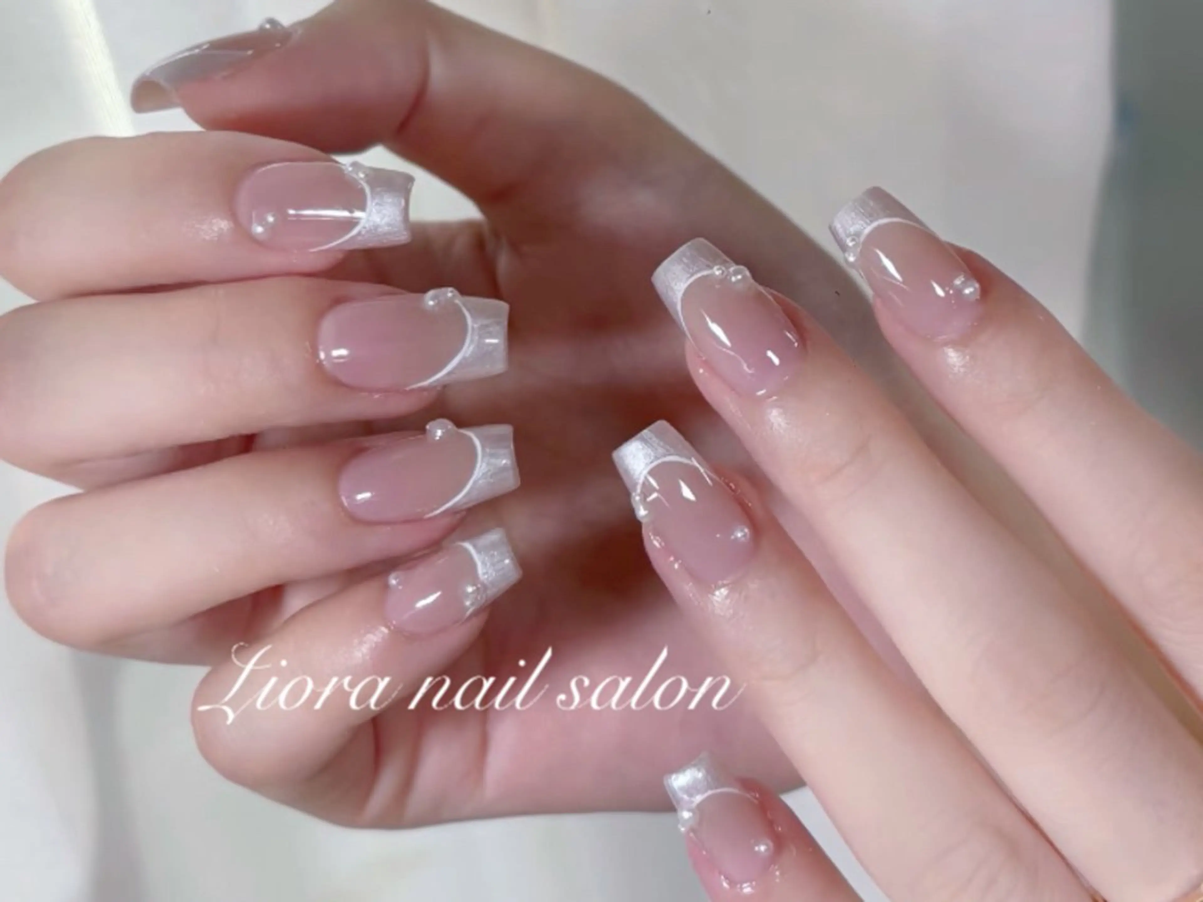 ネイル フレンチネイル ジェルネイル ガーリー グラデーション キラキラネイル ハンドネイル Liora nail 1のネイルデザイン