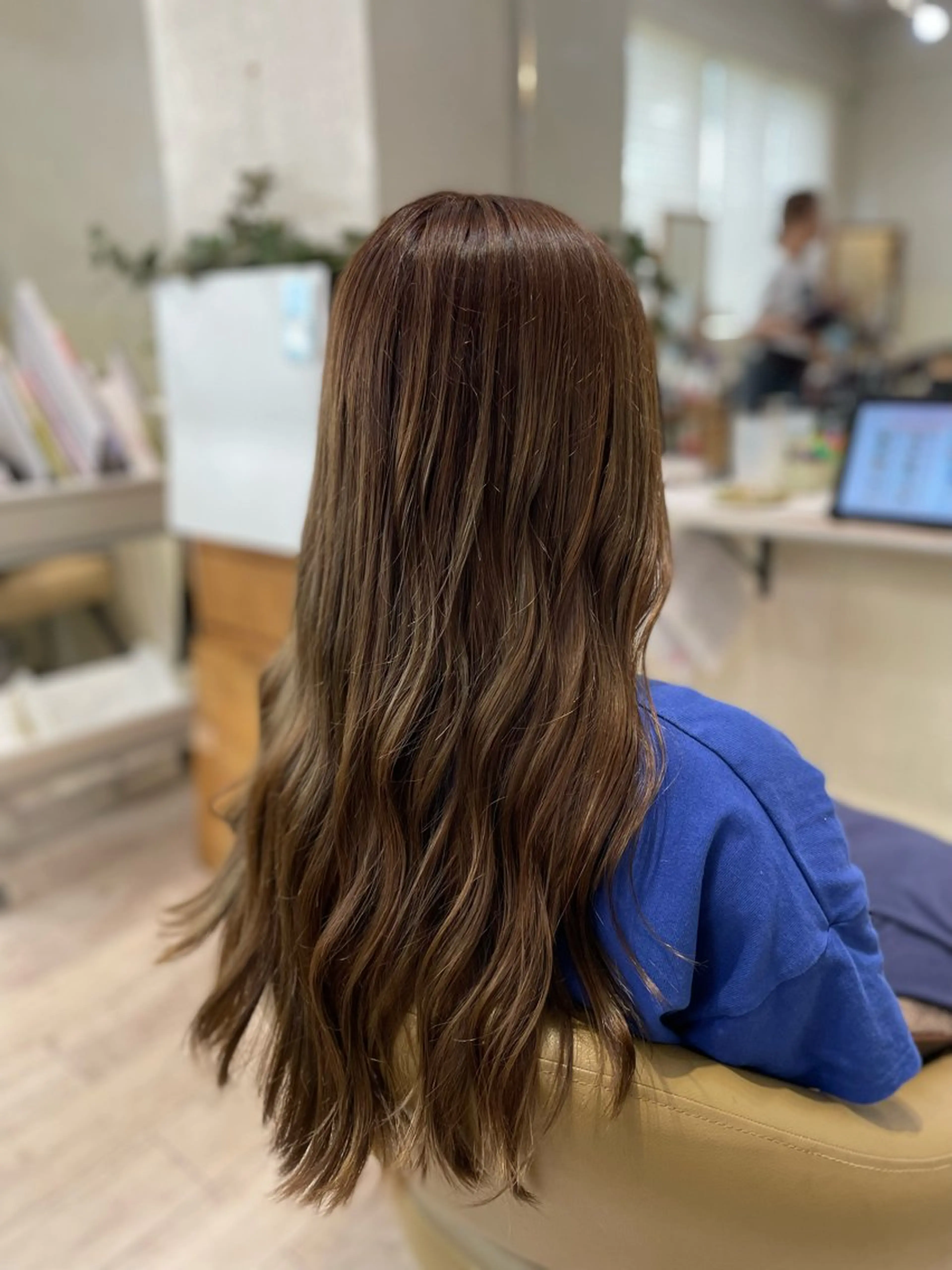 ロング ヘアカラー 茅野 あゆ美のヘアスタイル