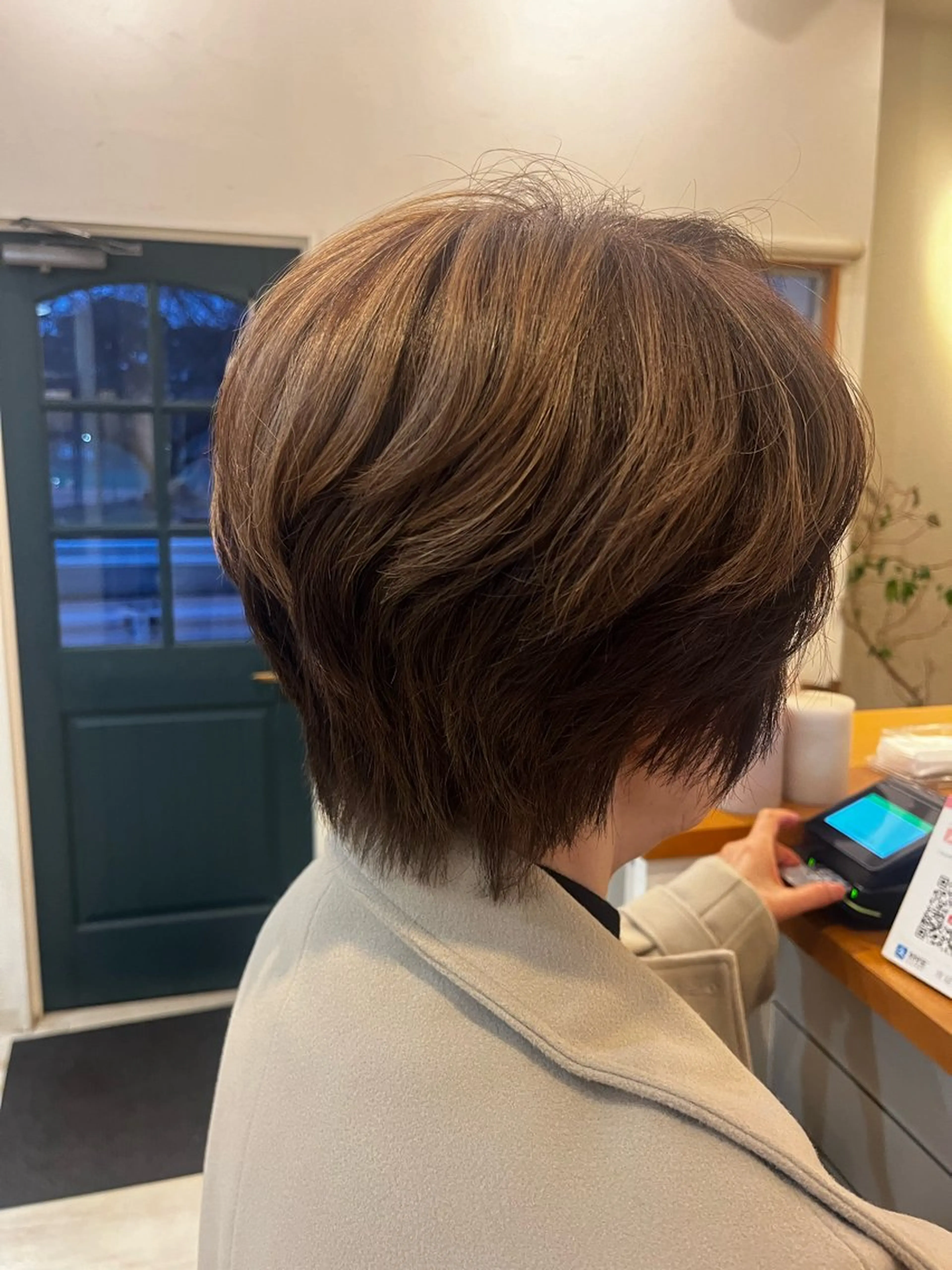 ショート ハイライト ヘアカラー ハラちゃんカット✂︎ 透明感🩵ケアカラーのヘアスタイル
