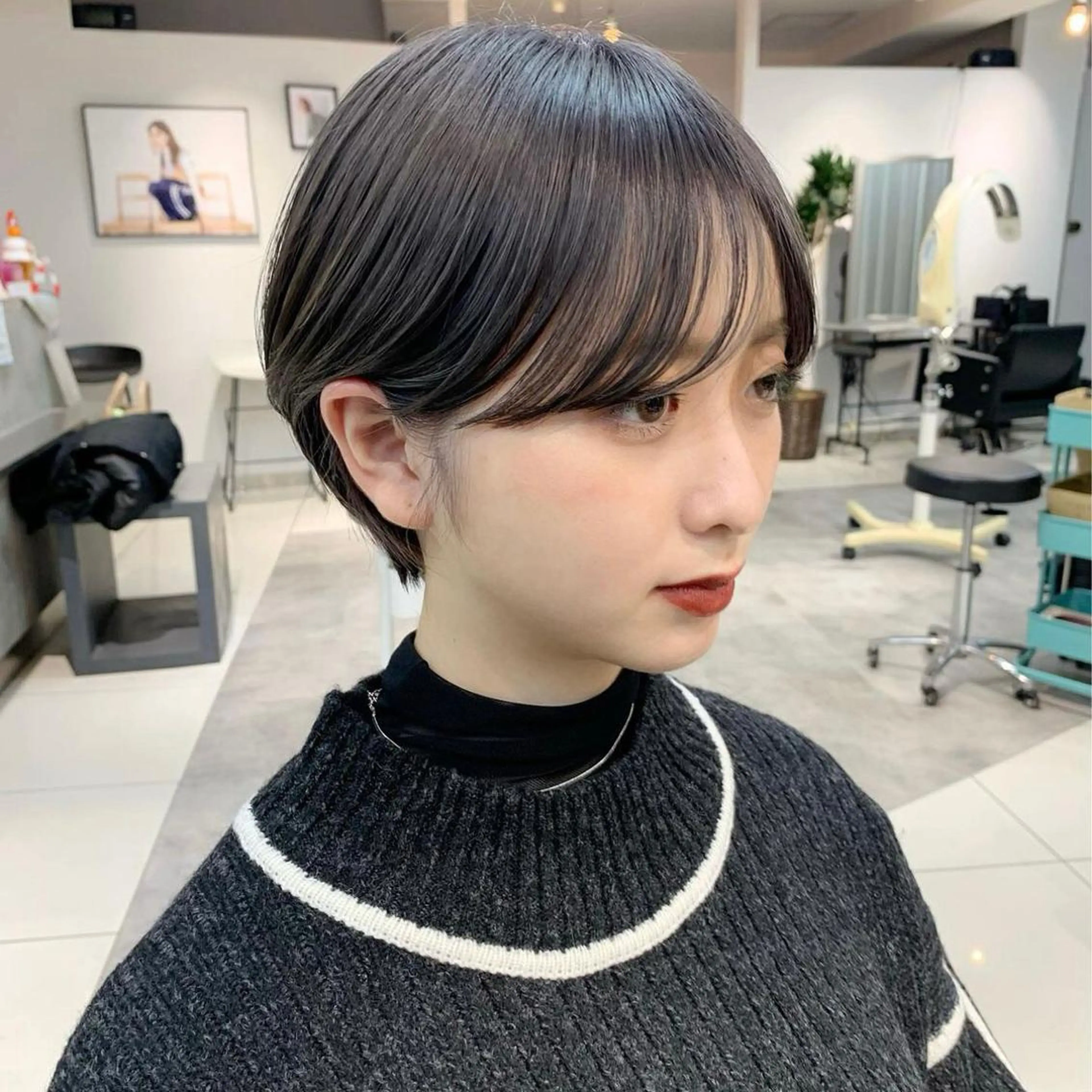 ショート ショートヘア 小顔カット 岩戸優奈 束感まつげ ピンク/ベージュのヘアスタイル