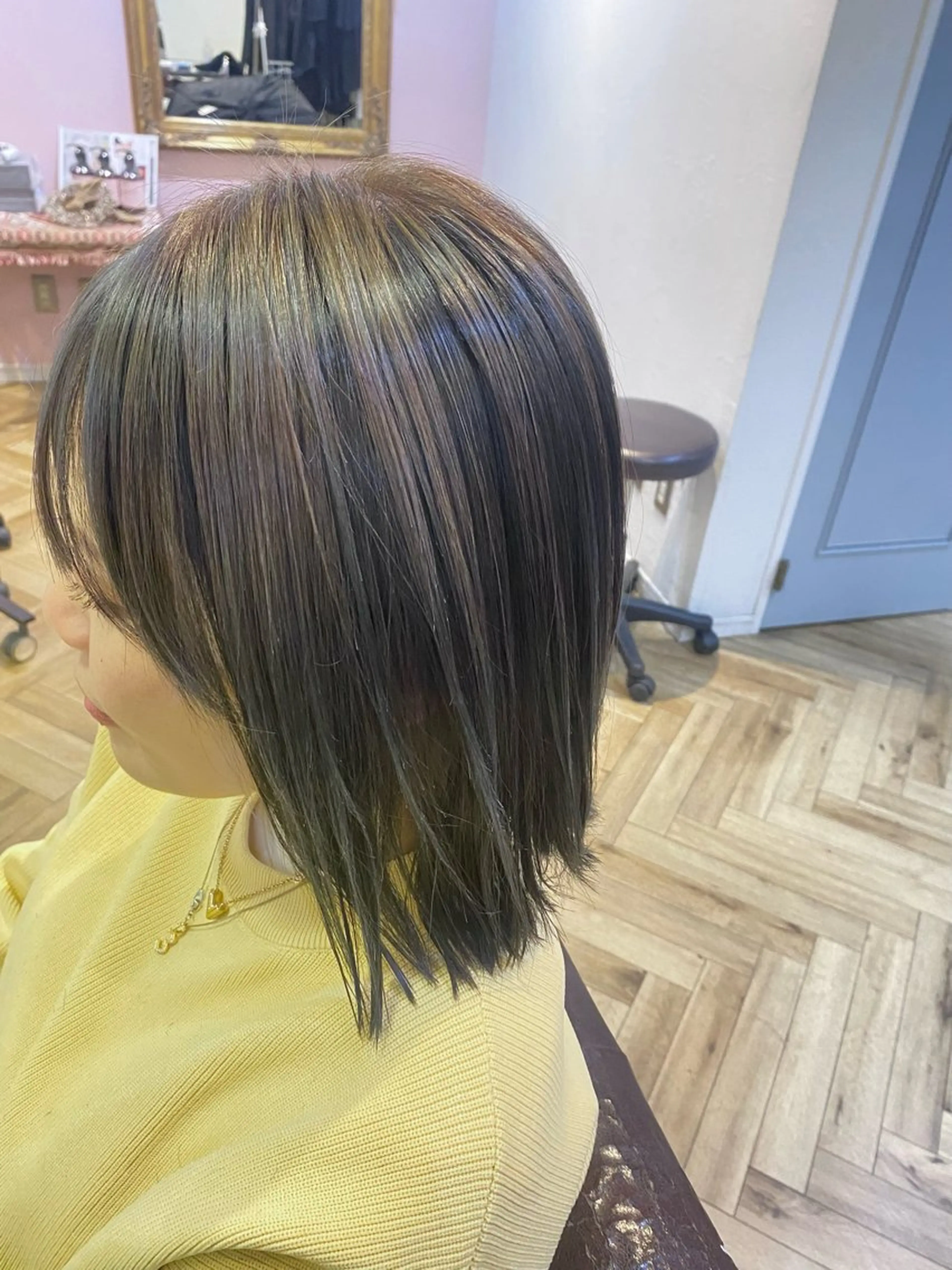 カラー デザインカラー グレージュ コテ巻き風パーマ🫶 竹内七渚のヘアスタイル