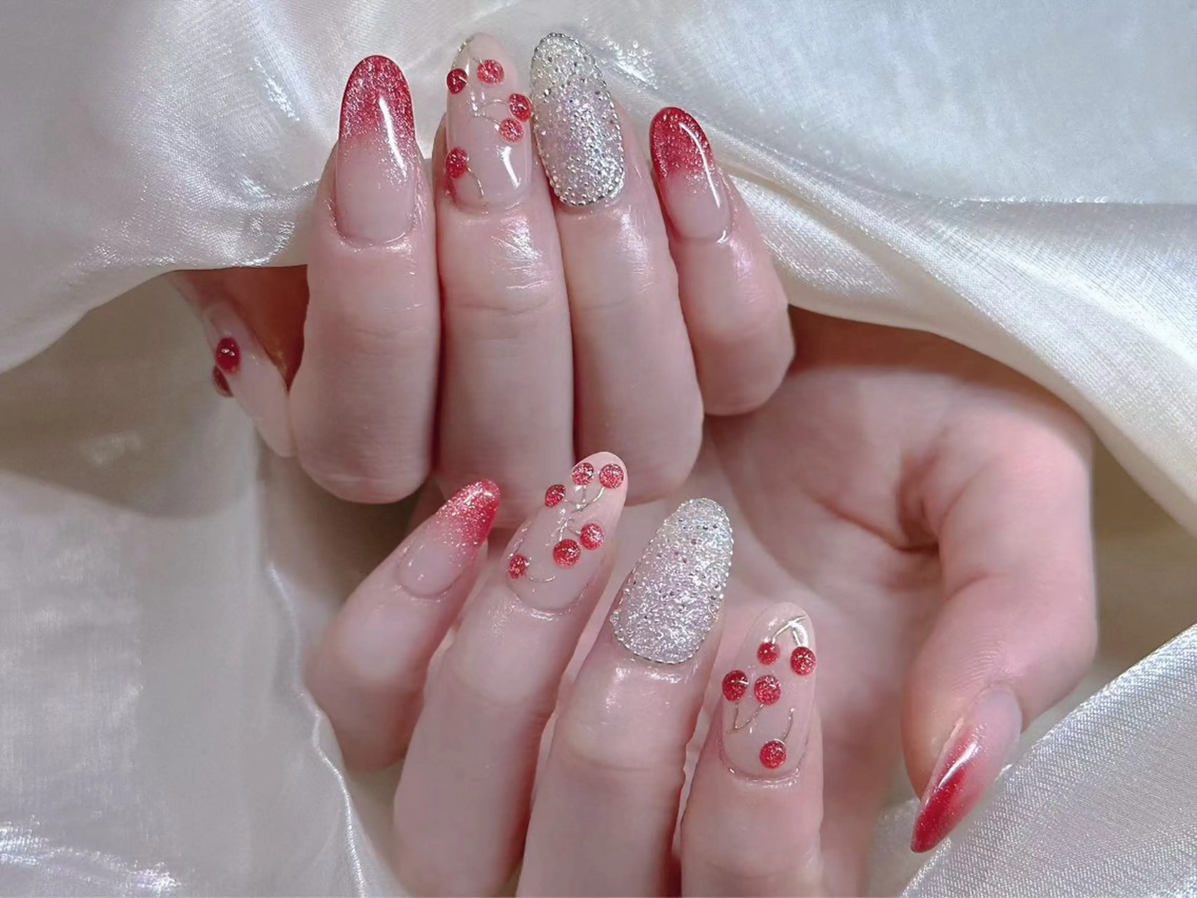 ネイル ブルー チークネイル フレンチネイル ハート ホログラムネイル 美爪パラジェル導入店 Sunnilyのネイルデザイン