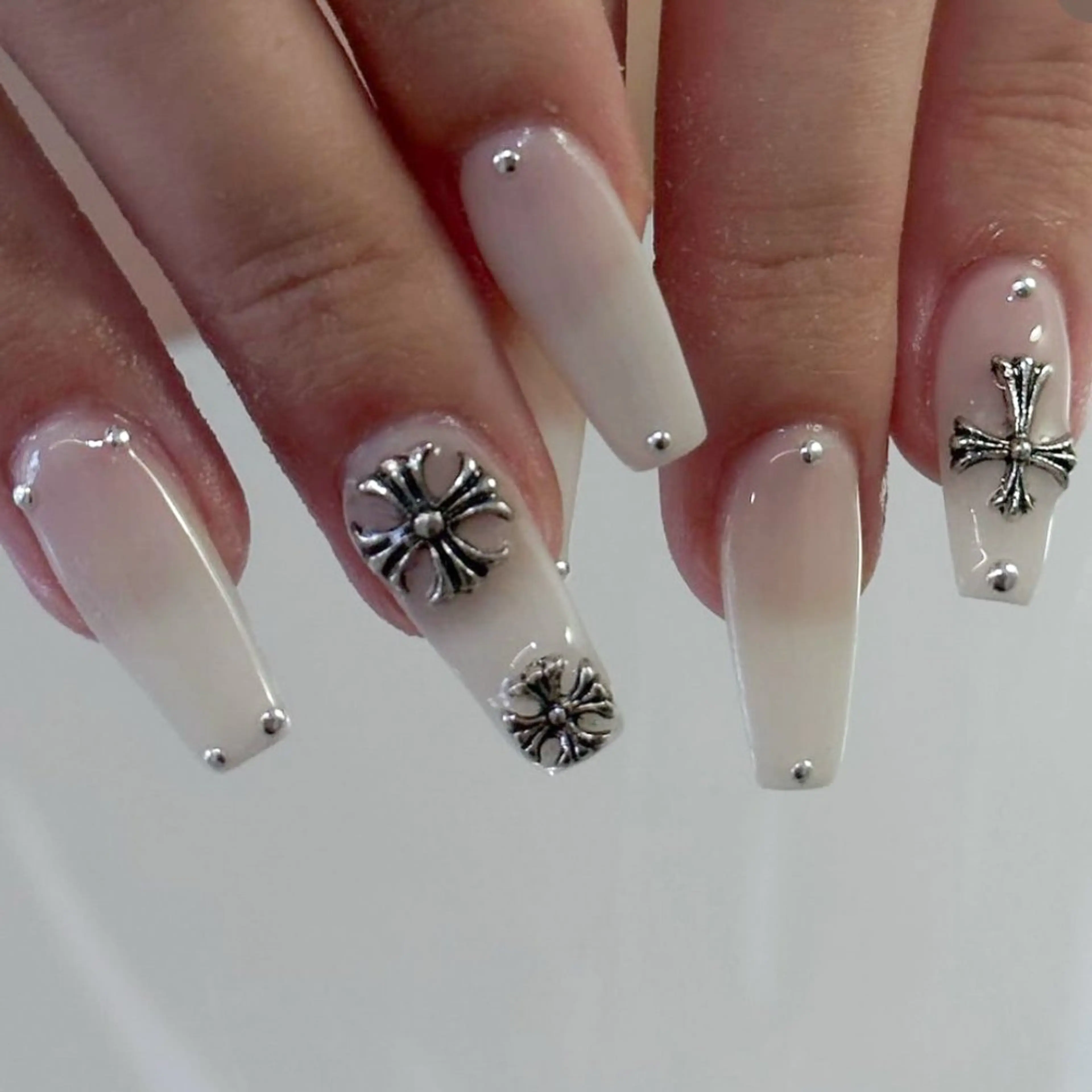 ネイル Bonnal所属・Manamǐ 個性派のネイルデザイン