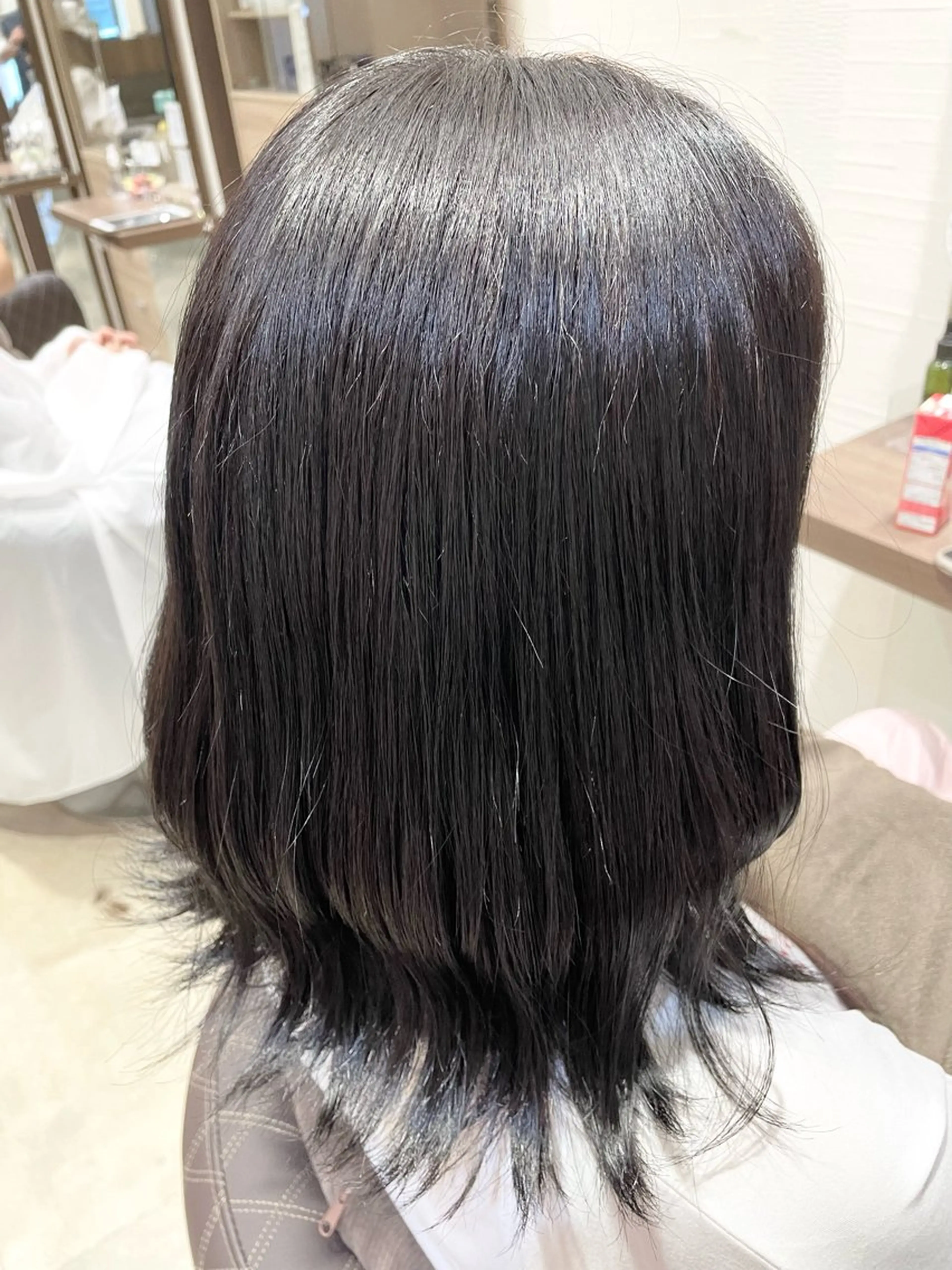 セミロング カラー 緑川 佳薫のヘアスタイル