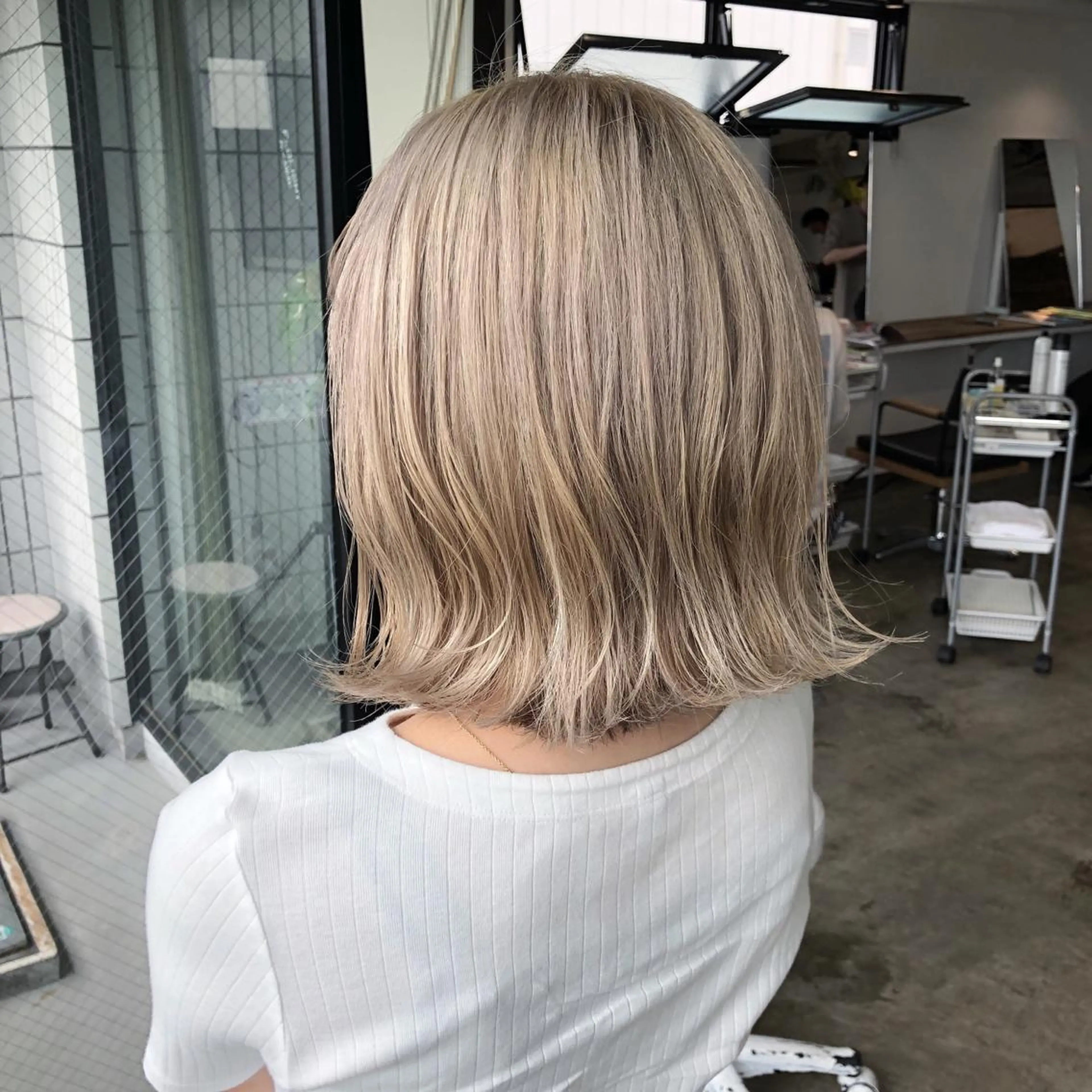 カラー ブリーチ ハイトーン/レイヤー /ケアブリーチ石川治のヘアスタイル