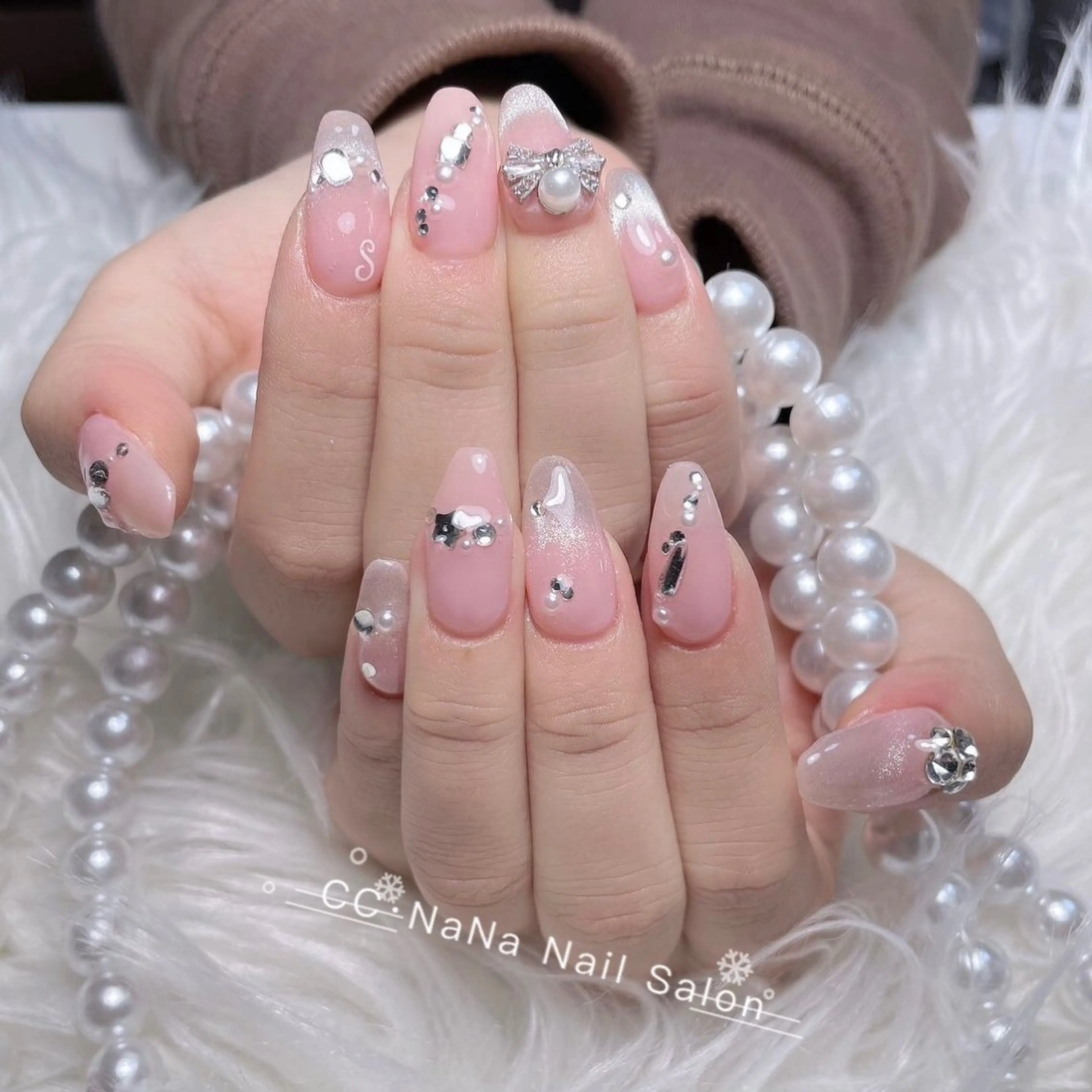 ネイル チークネイル フラッシュネイル ハート キラキラネイル 韓国ネイル ハンドネイル CC  NaNa ワンホンネイル🌙Nのネイルデザイン