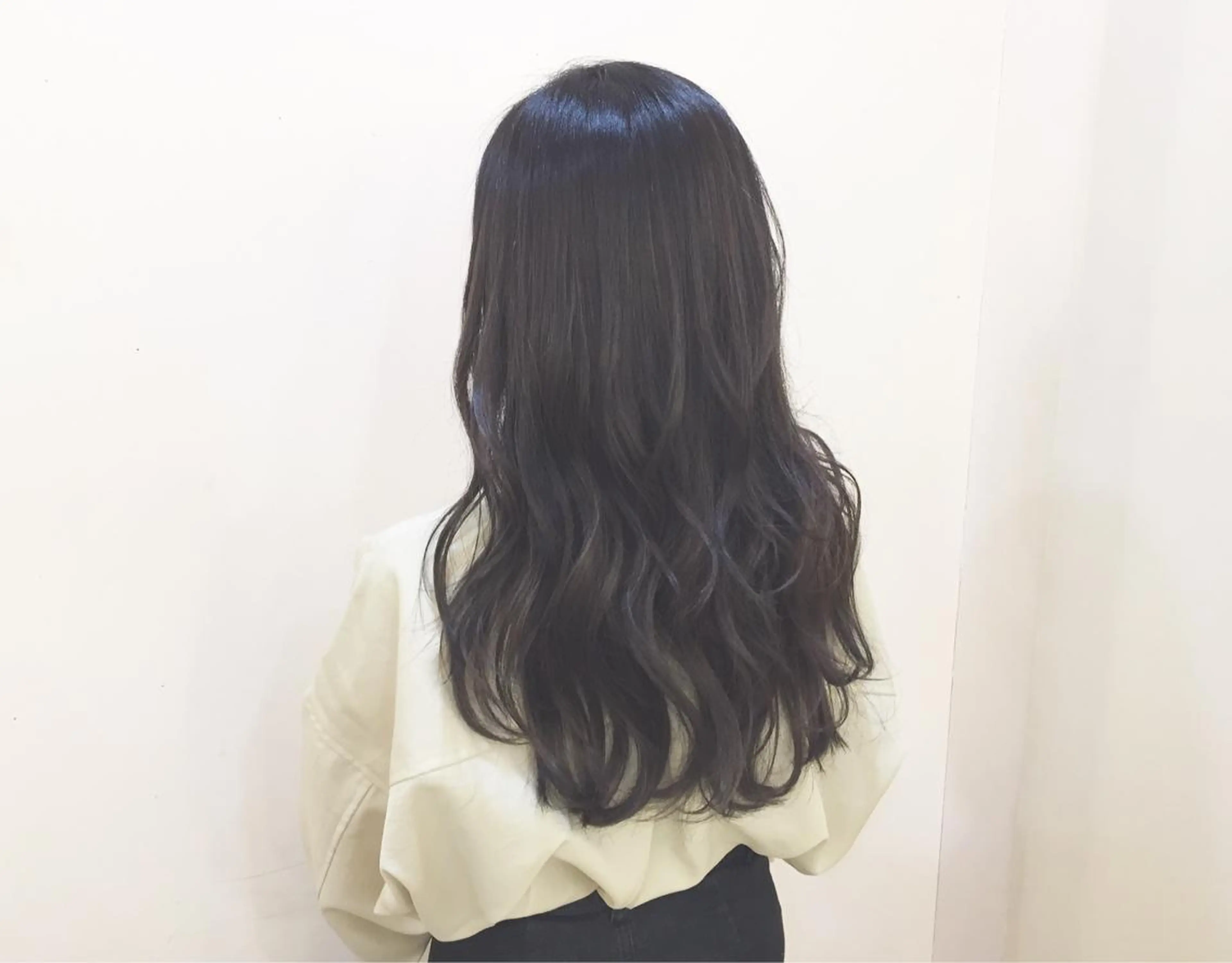 ロング カラー 服部 樹季のヘアスタイル
