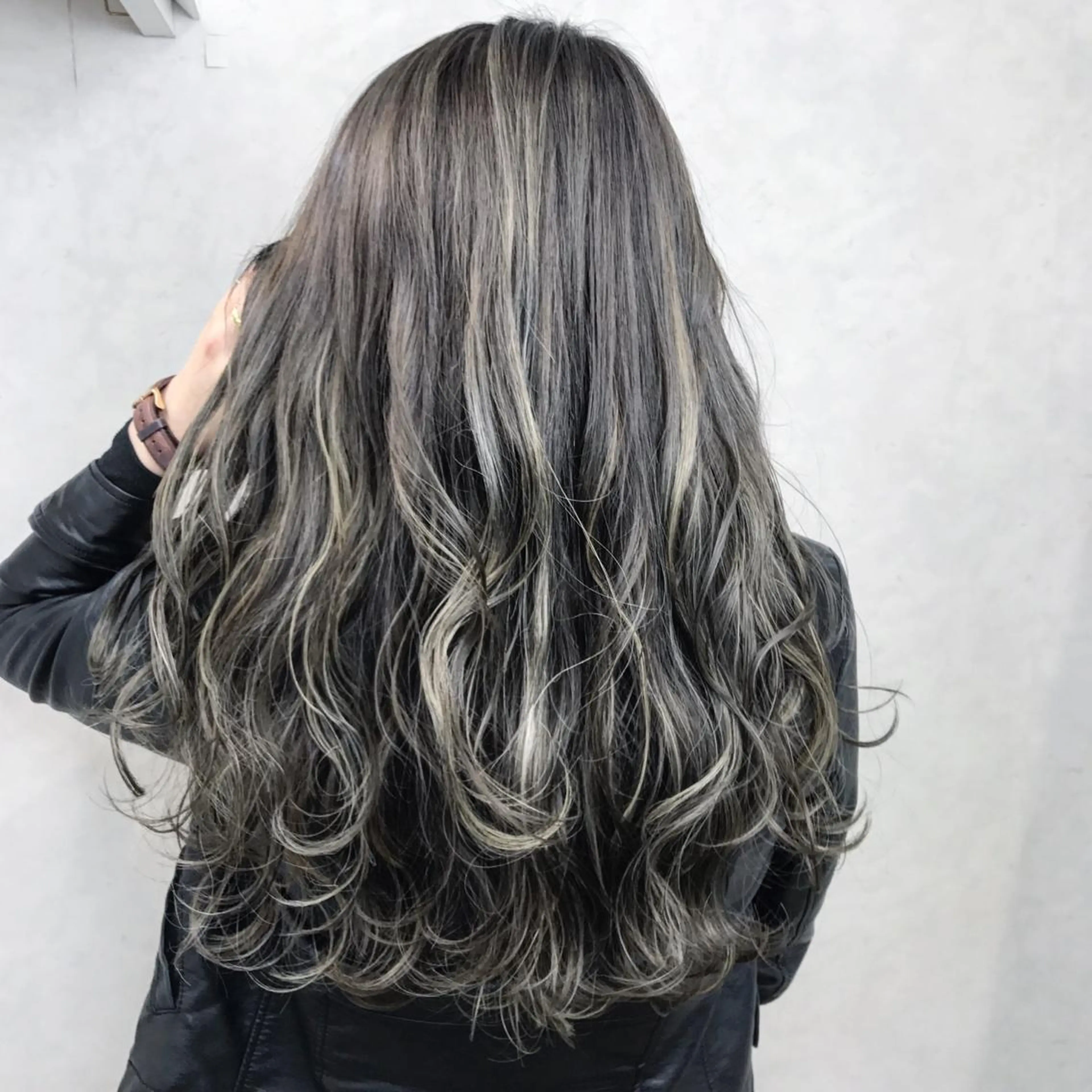 ロング カラー TATSUYA アートディレクターのヘアスタイル