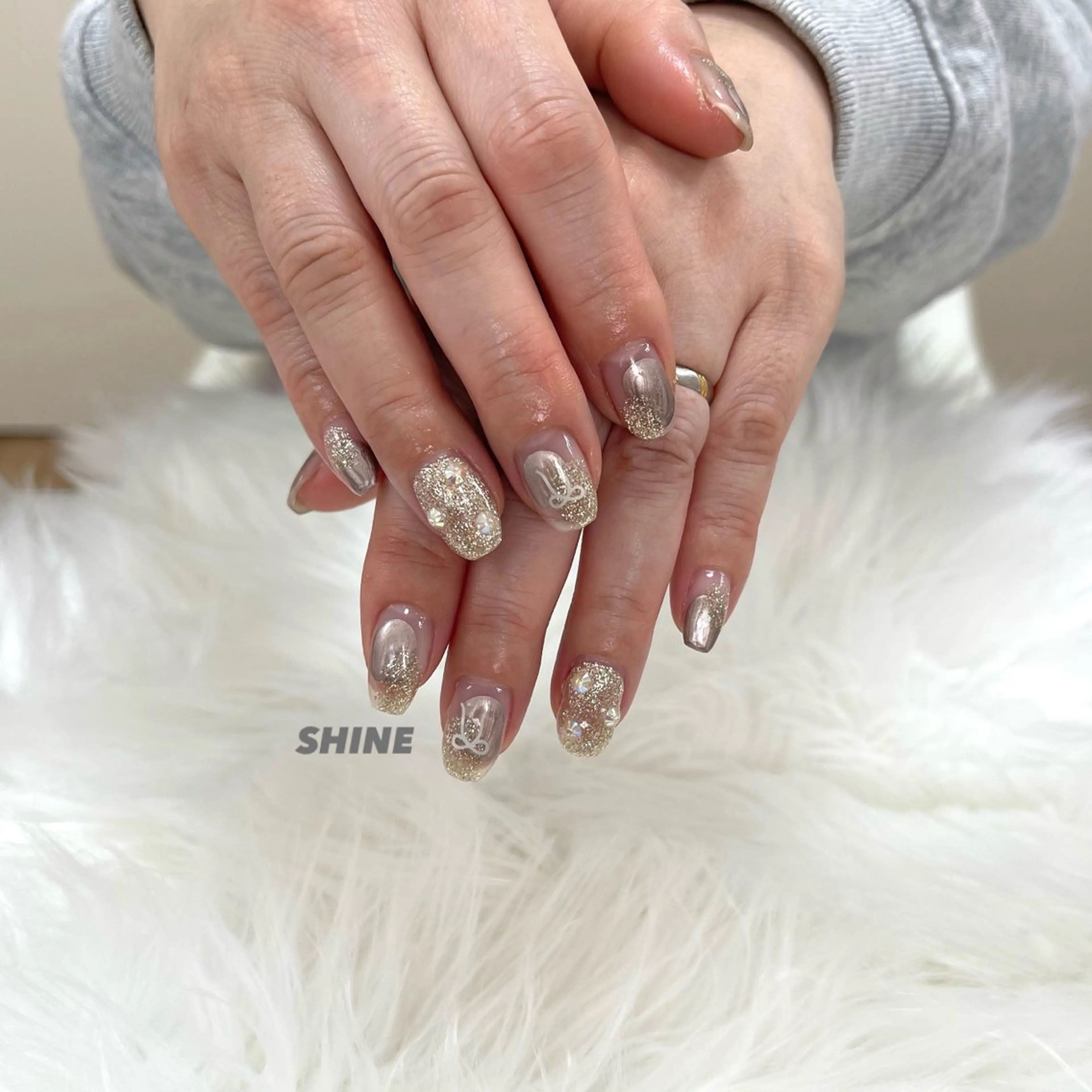 ネイル リボン ストーンネイル ハンドネイル SHINE nail salonのネイルデザイン