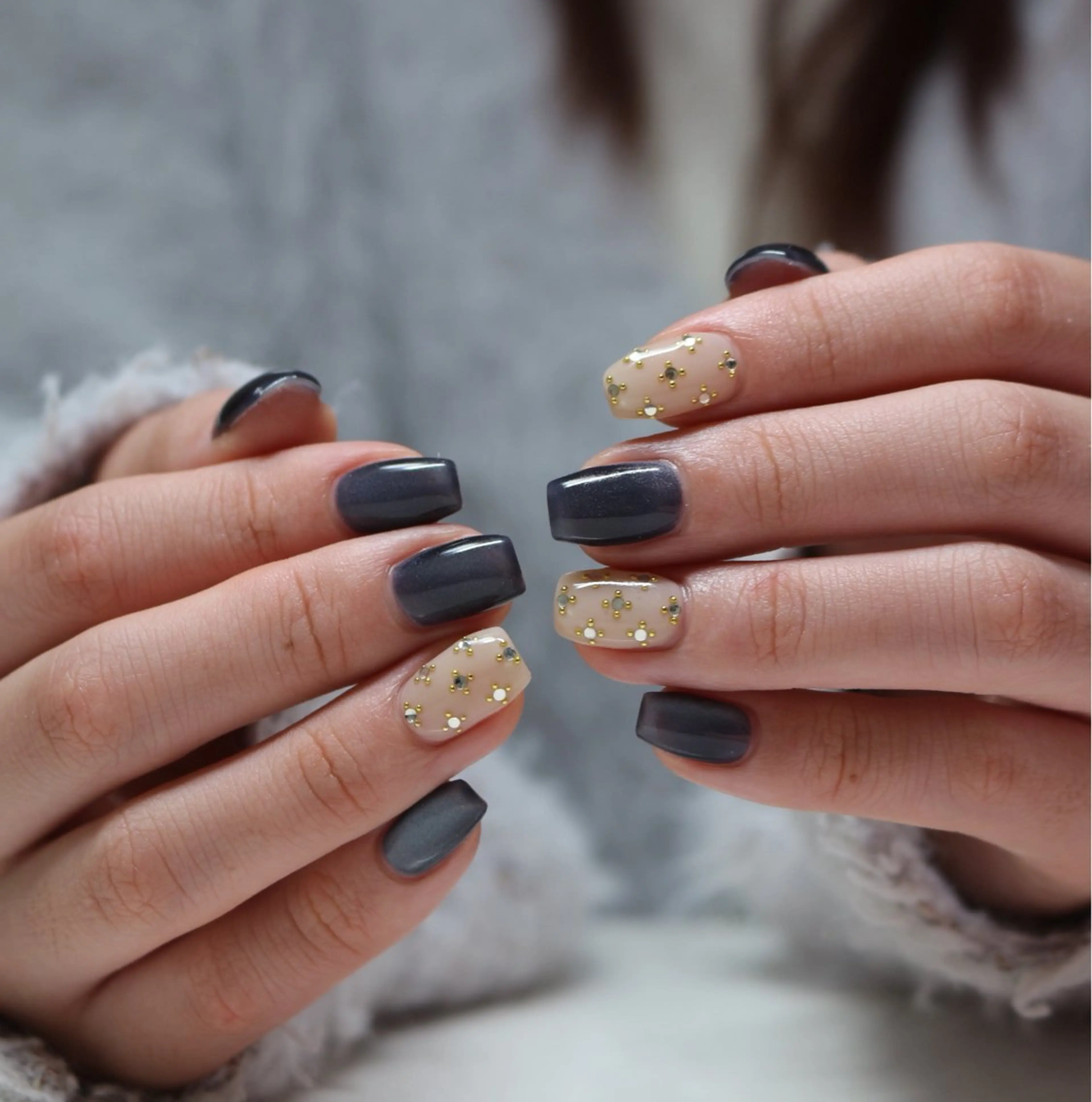 ネイル ブルー キラキラネイル マグネットネイル ワンホンネイル ハンドネイル Baku Nailsのネイルデザイン