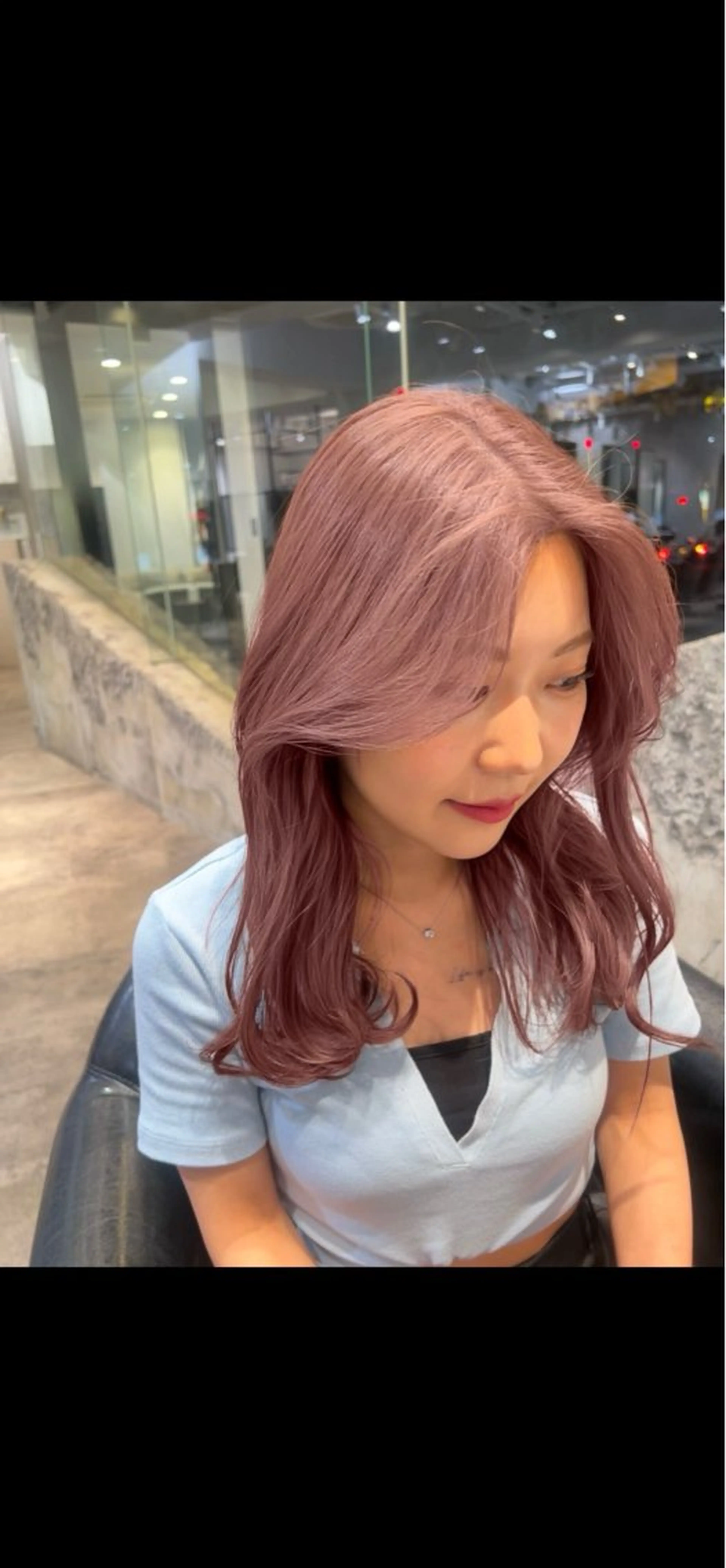 ミディアム ヘアカラー 韓国×艶ハイトーンが ✨絶対可愛い✨七夏海のヘアスタイル