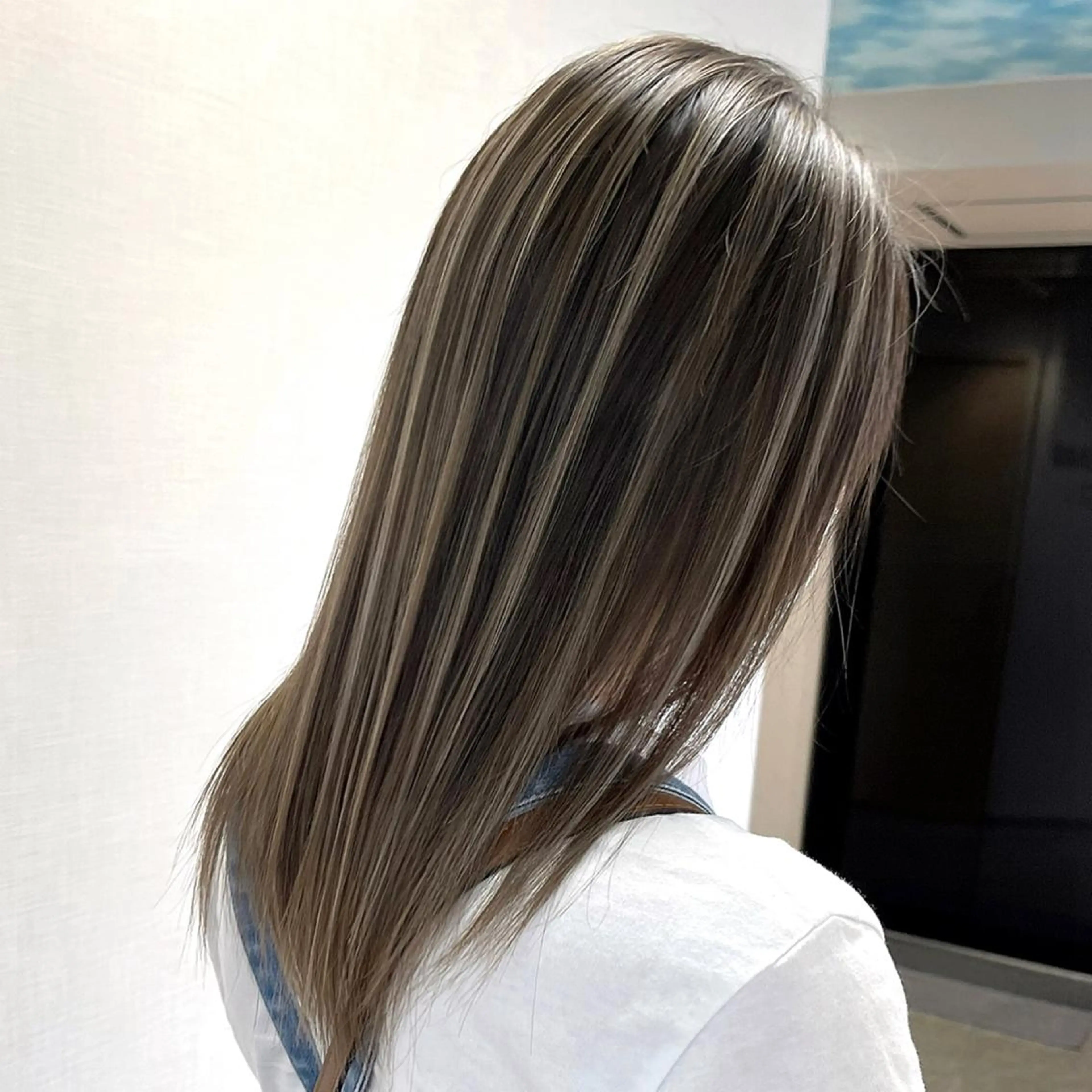 セミロング カラー バレイヤージュ グラデーションカラー ハイライトカラー ハイライト レイヤーカット ヘアカラー 松井那津子 /ハイライトブリーチのヘアスタイル