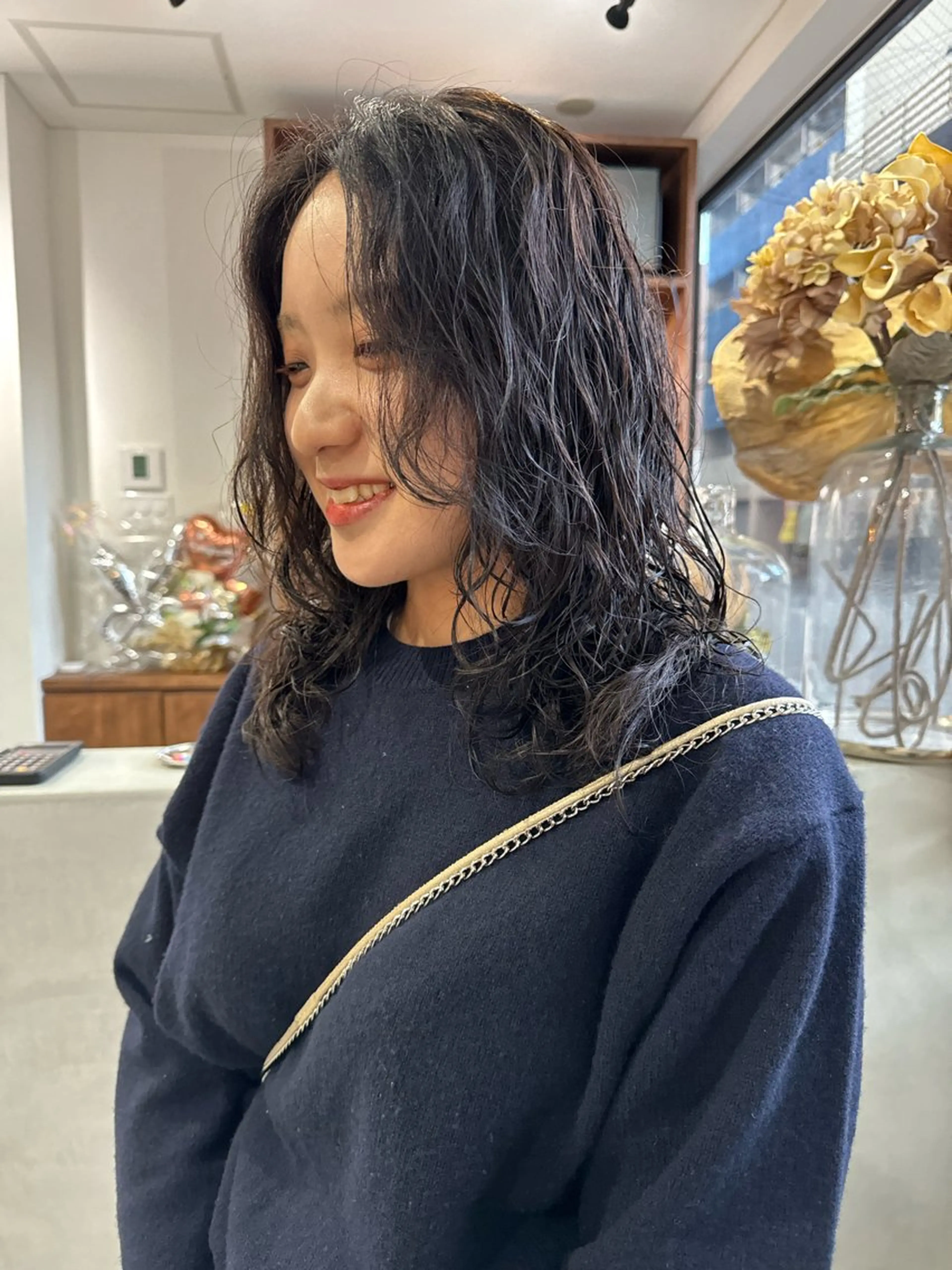 ミディアム パーマ ミディアムパーマ 似合わせカット カット パーマ トリートメント (h)wim ウィムのヘアスタイル