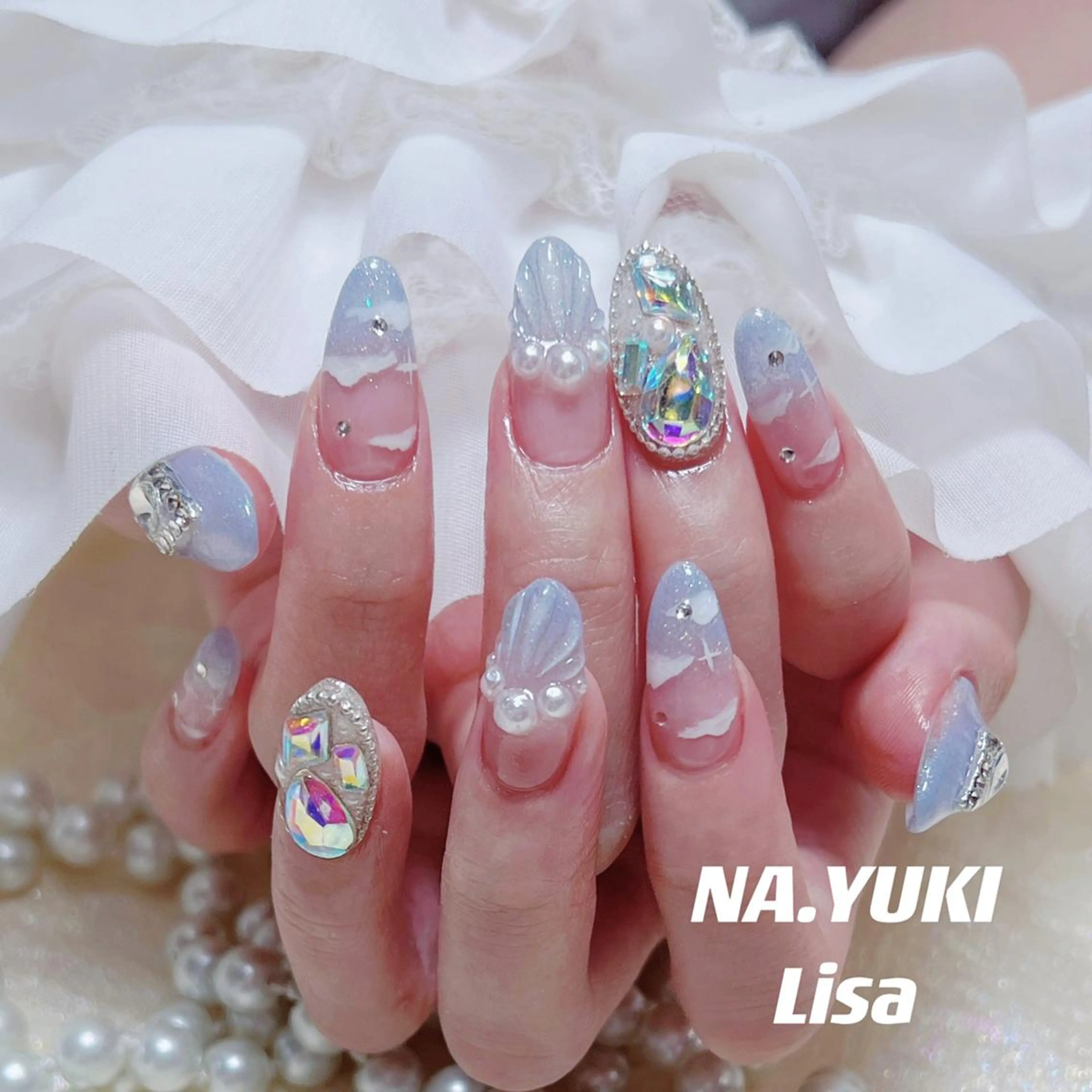 ネイル 🦋 Queenieのネイルデザイン