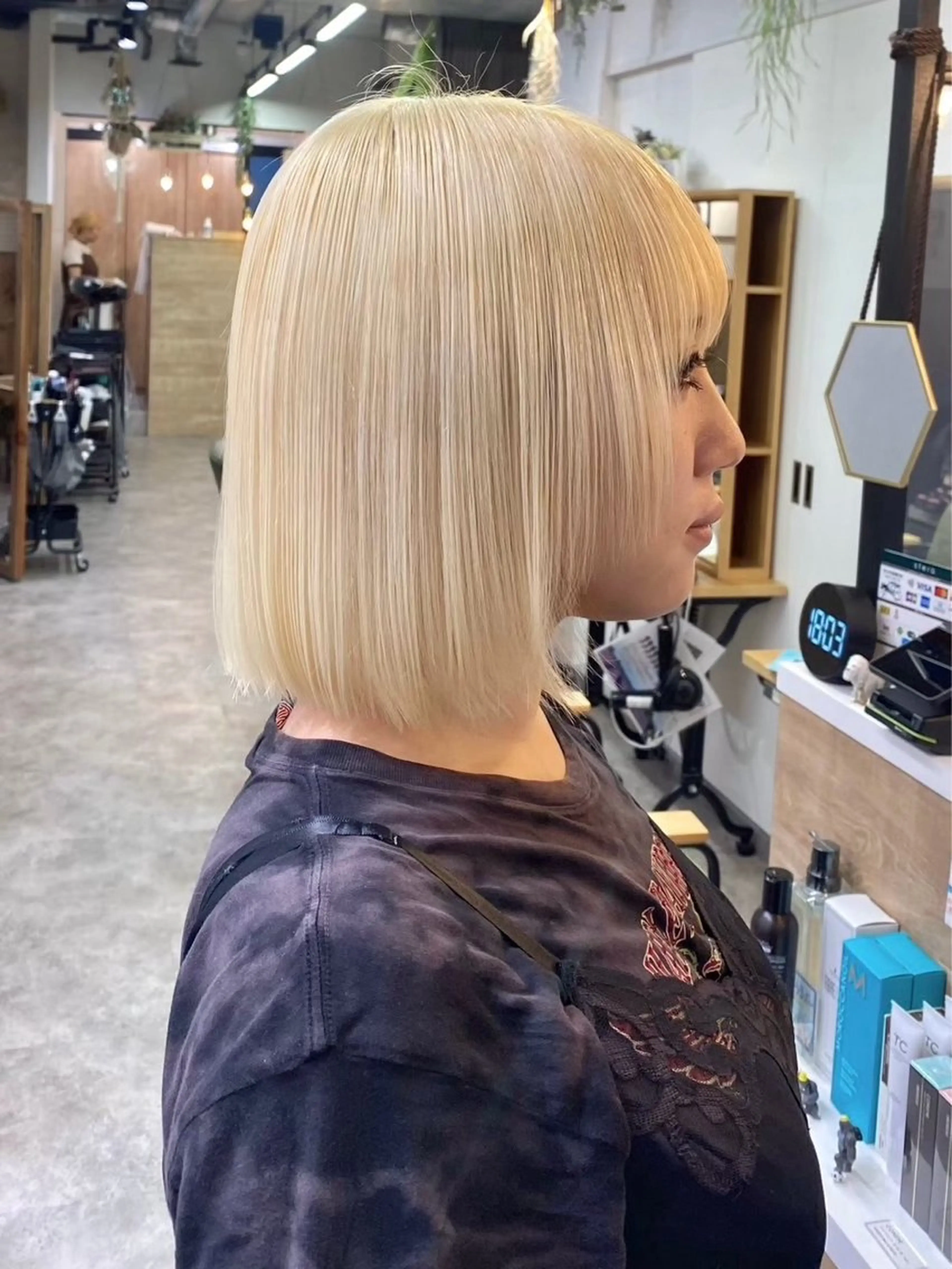 ショート カラー ミストバング ベージュカラー ブリーチ ブロンド 透明感カラー 艶カラー/縮毛矯正/ ケア/アレンジ/桜悠のヘアスタイル