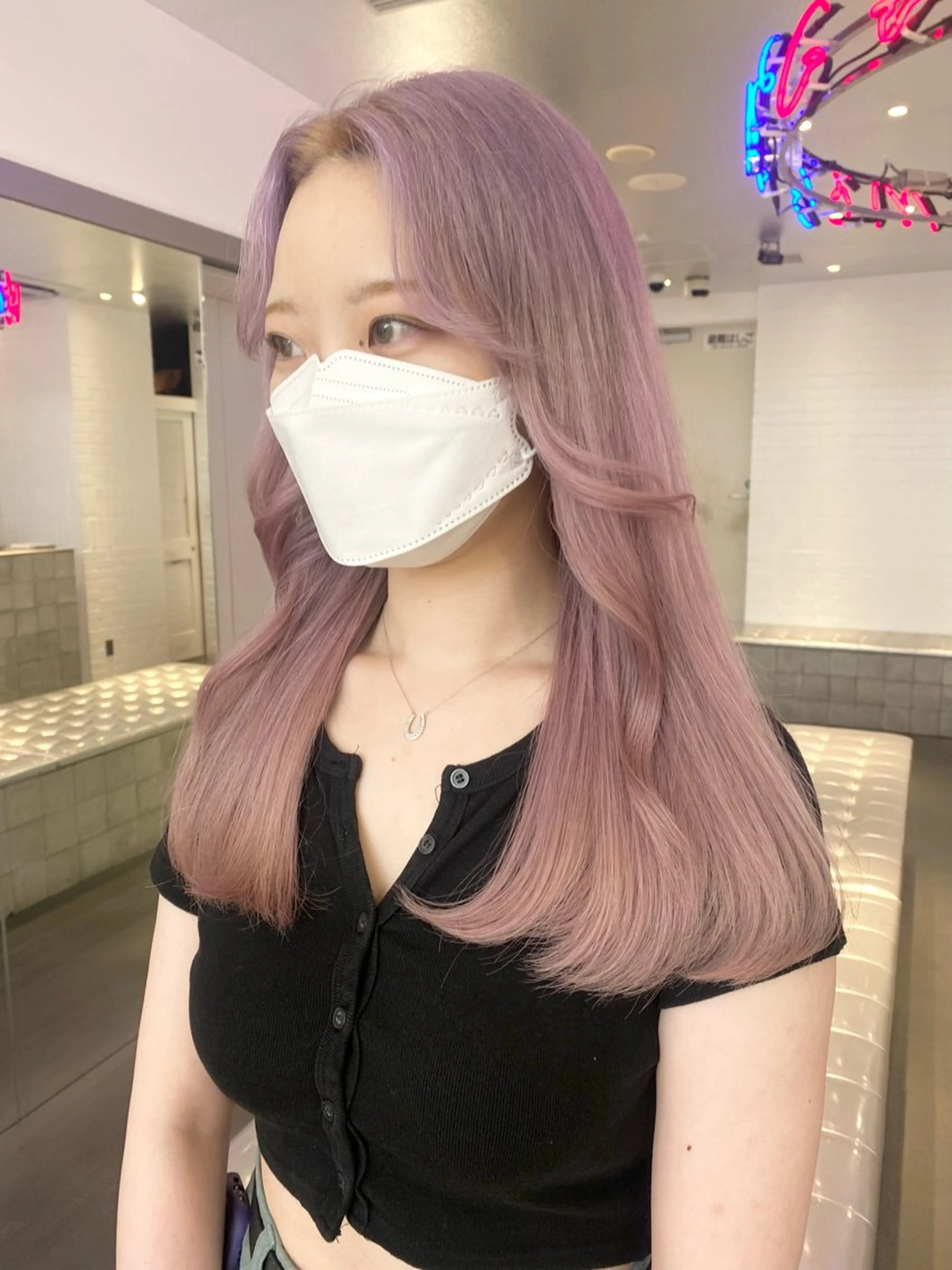 ミディアム パーマ ヘアアレンジ ピンクラベンダー ヘアカラー トリートメント 🎨ハイトーン/ 切りっぱなし みつきのヘアスタイル