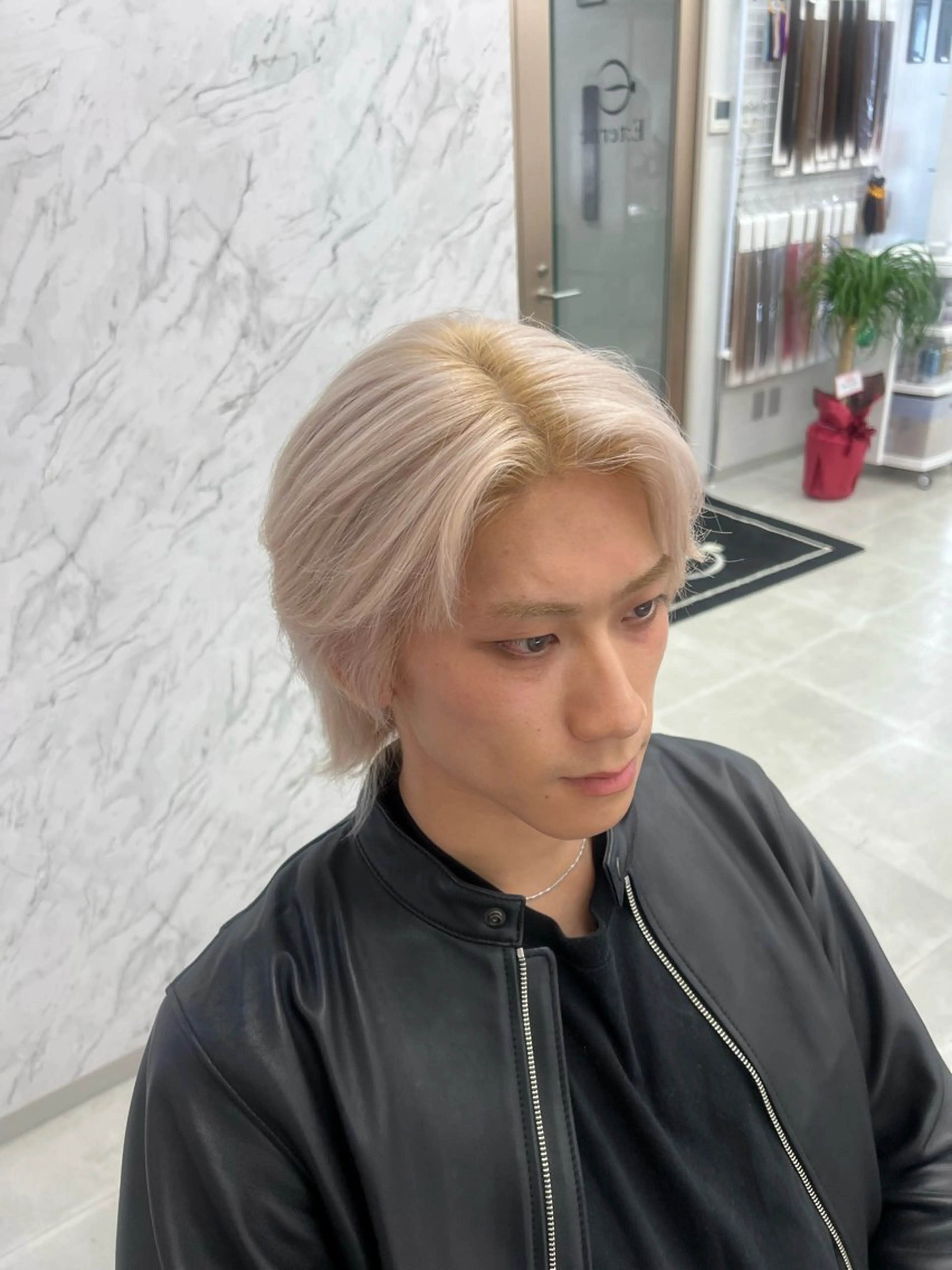 ショート カラー メンズ ブロンド ホワイトブロンド E:terne大宮店 ディレクター豊島穂希のヘアスタイル