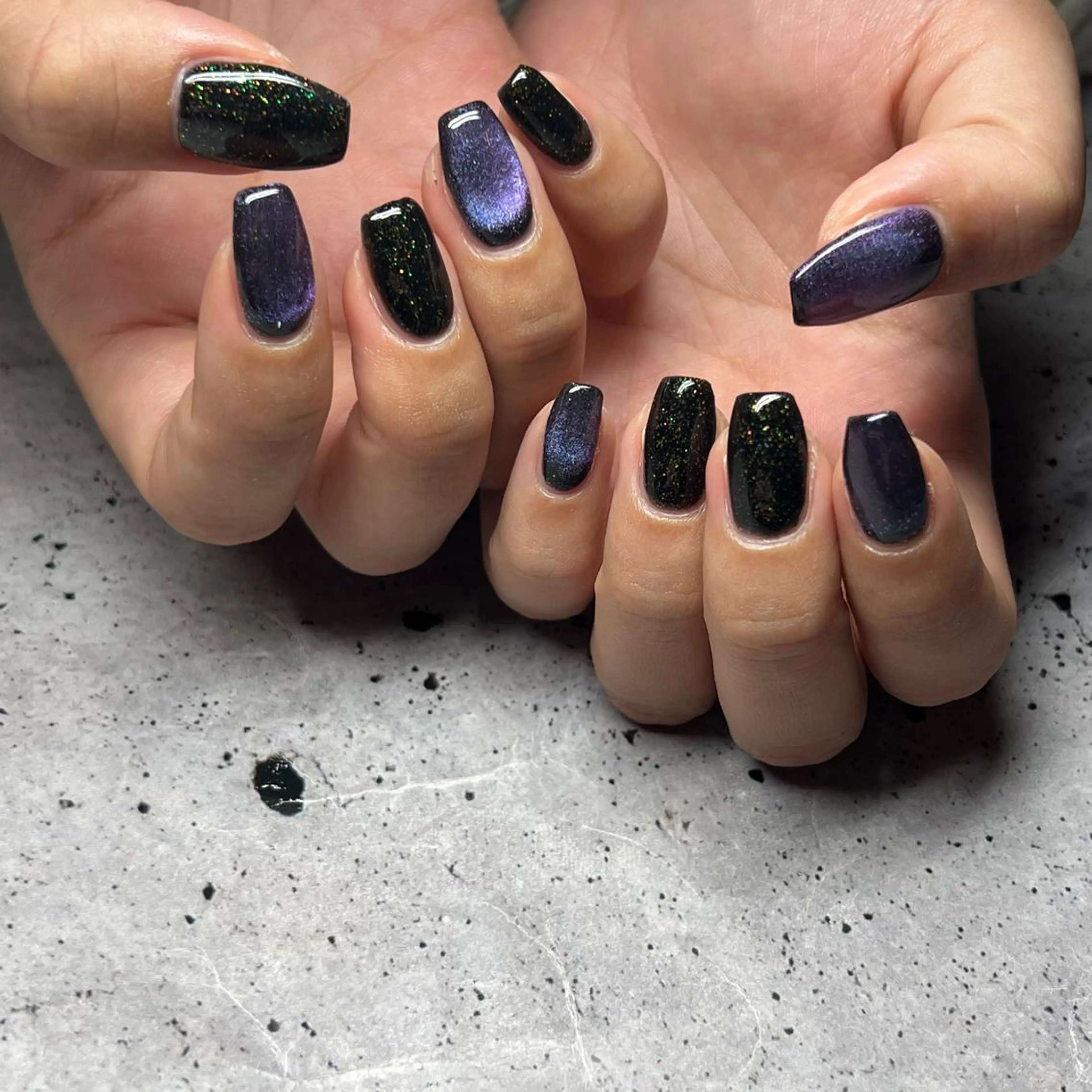 ネイル ラメ(グリッター) パープル ハンドネイル 𝐫𝐚𝐢 𝐧𝐚𝐢𝐥の眉毛・アイブロウイメージ