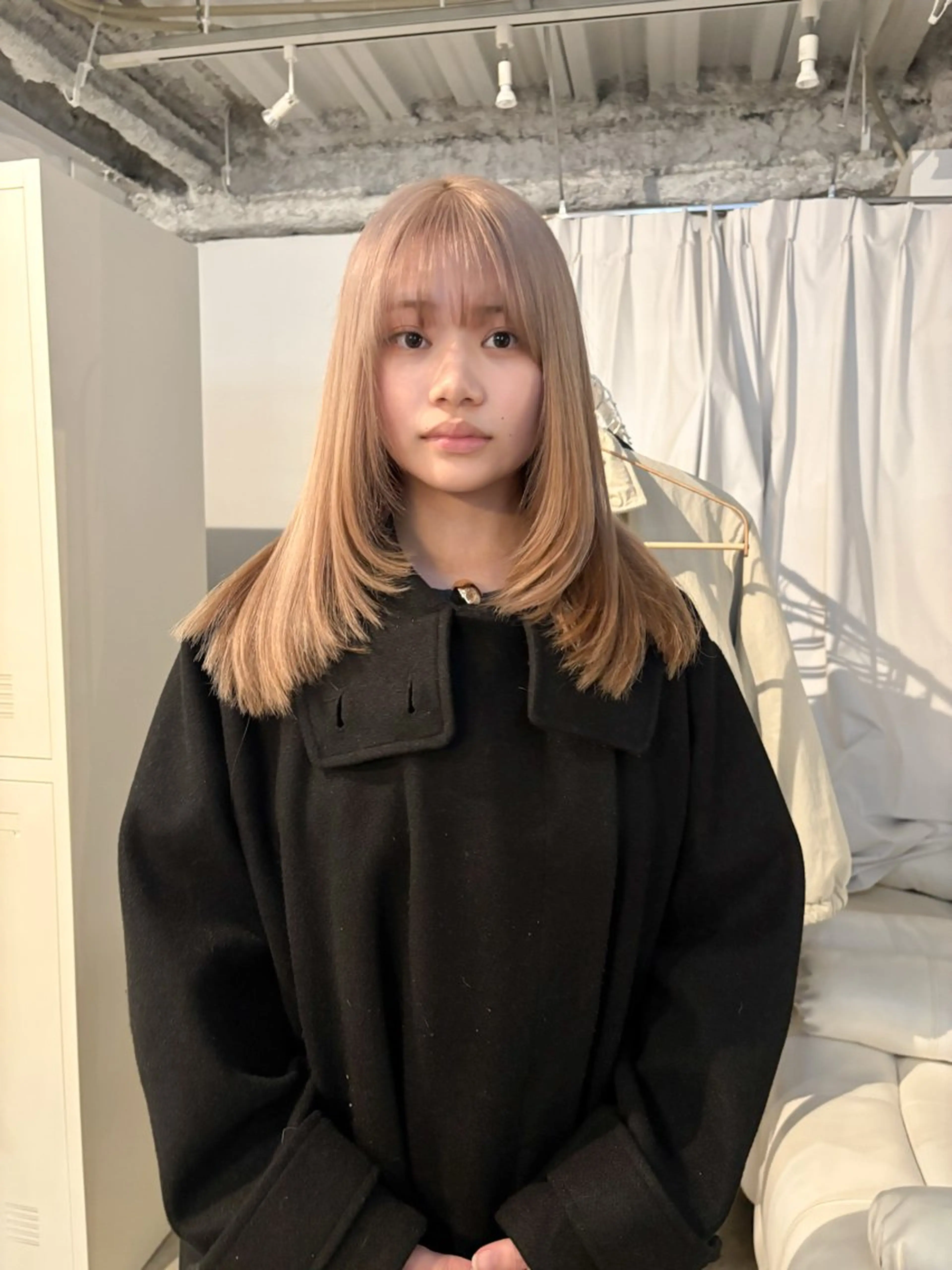 ミディアム カラー ミディアムレイヤー ベージュカラー 黒髪 ブリーチ レイヤーカット カット ヘアカラー Takuma Suzuki中目黒のヘアスタイル