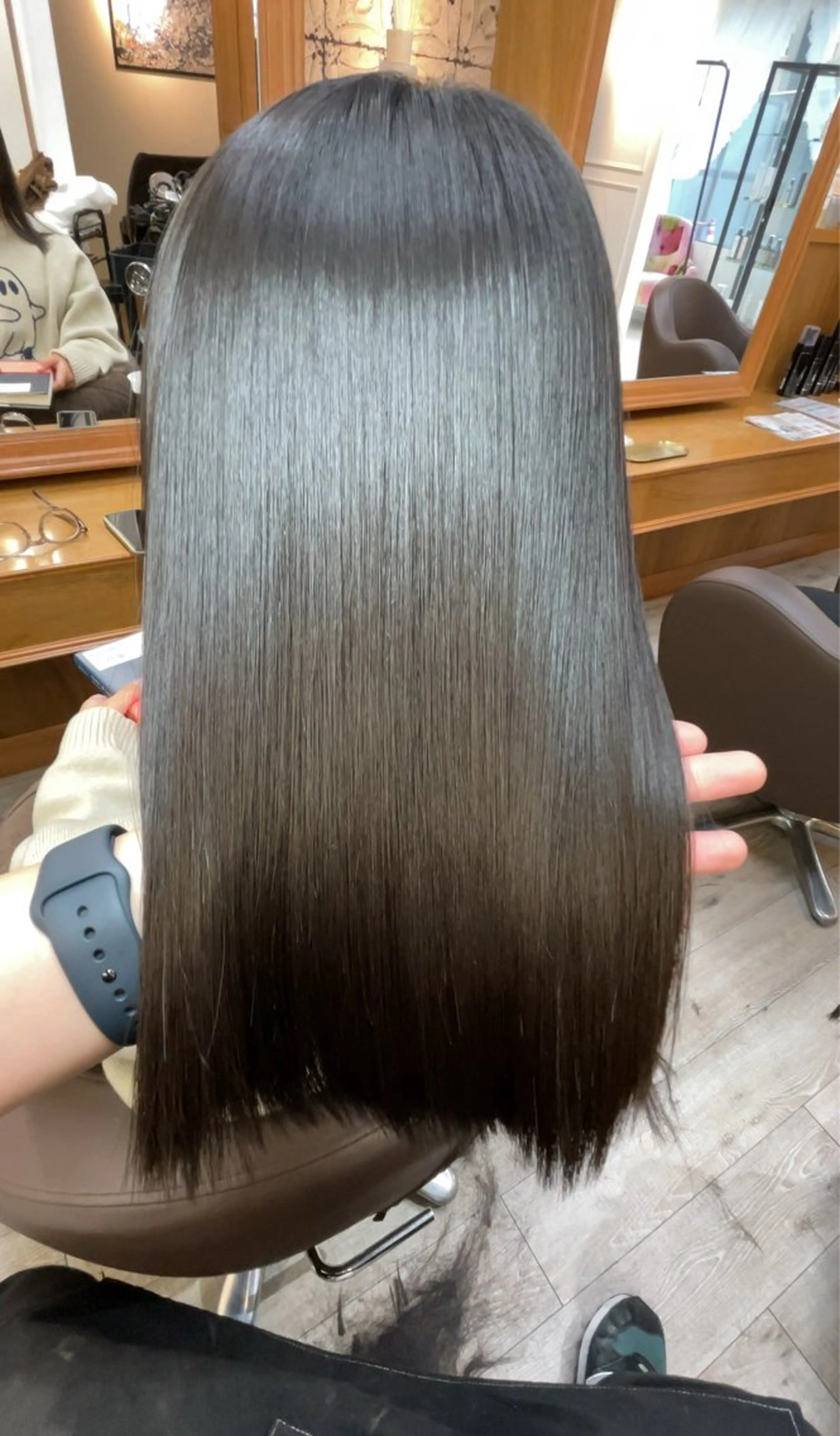 ✨️【癖はないけどパサつく・ごわつく人向け】✨️微還元ストレート+補修トリートメントの写真