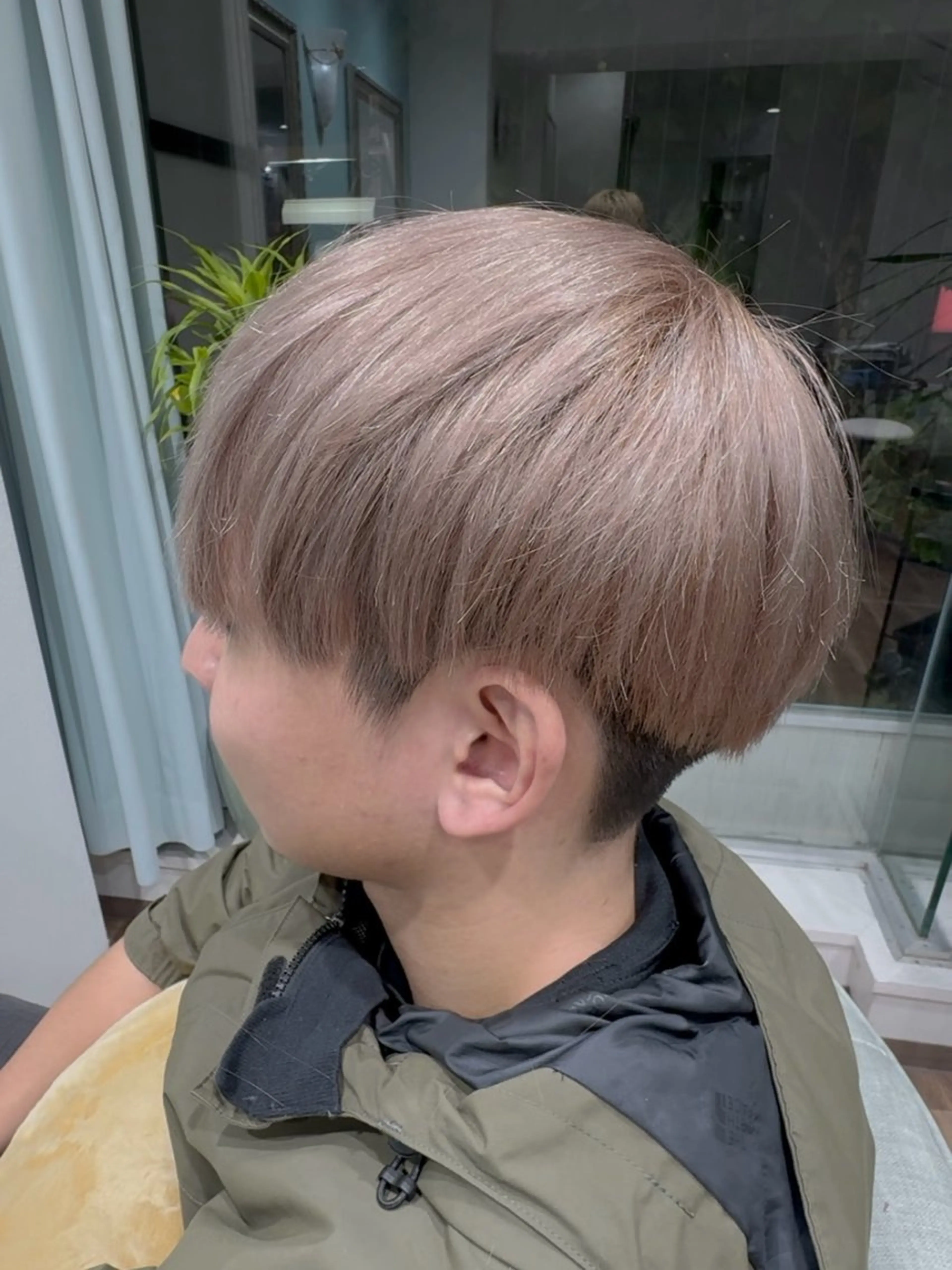 ショート カラー メンズ メンズハイトーン マッシュ ベージュカラー ハイトーンカラー ヘアカラー トリートメント Ruset所属・ハイトーン/ボブ特化 /美髪矯正/SOMAのヘアスタイル