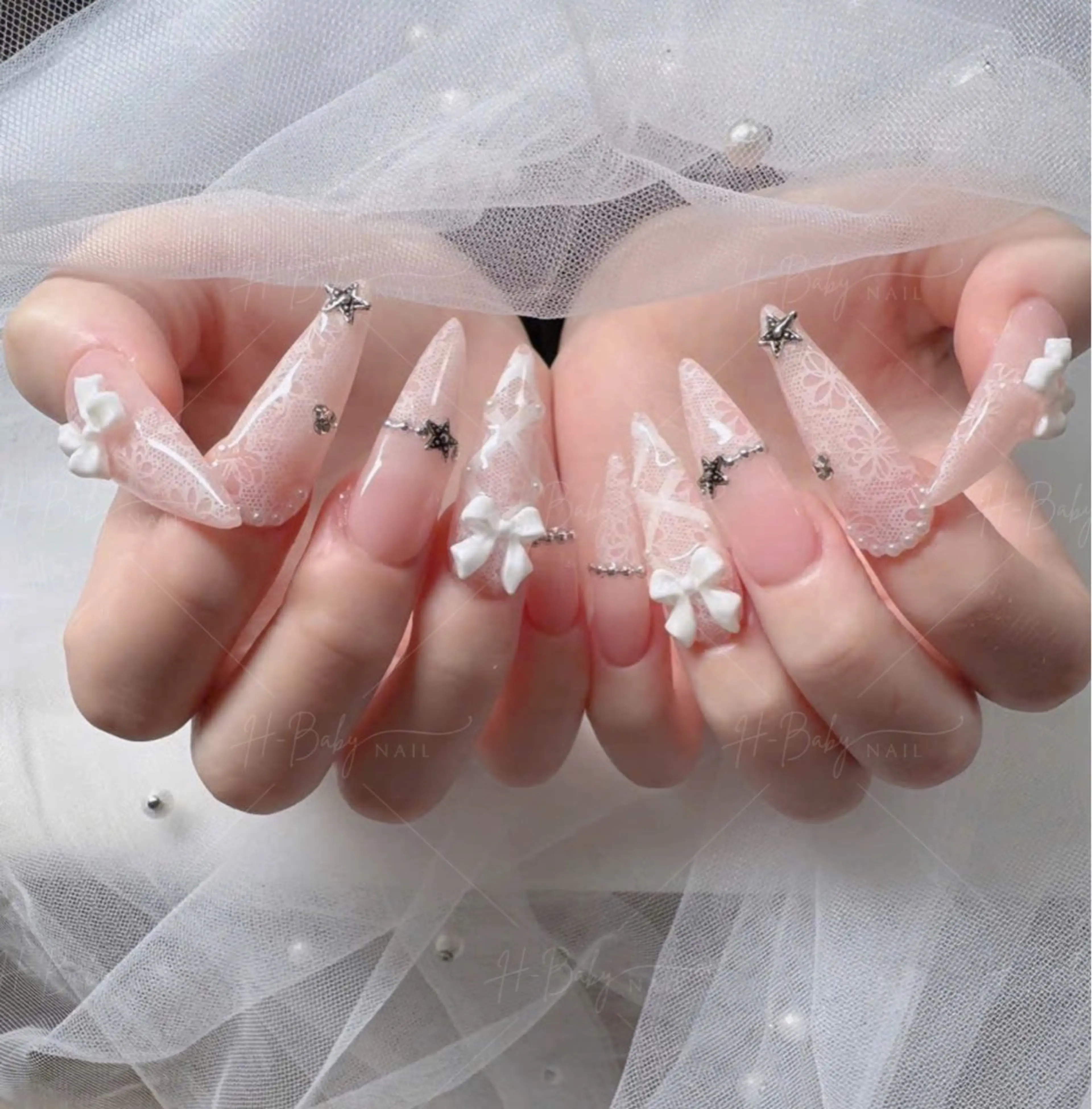 ネイル フレンチネイル ジェルネイル ガラスフレンチ ハロウィン ハート ハンドネイル H.baby Nail Salonのネイルデザイン