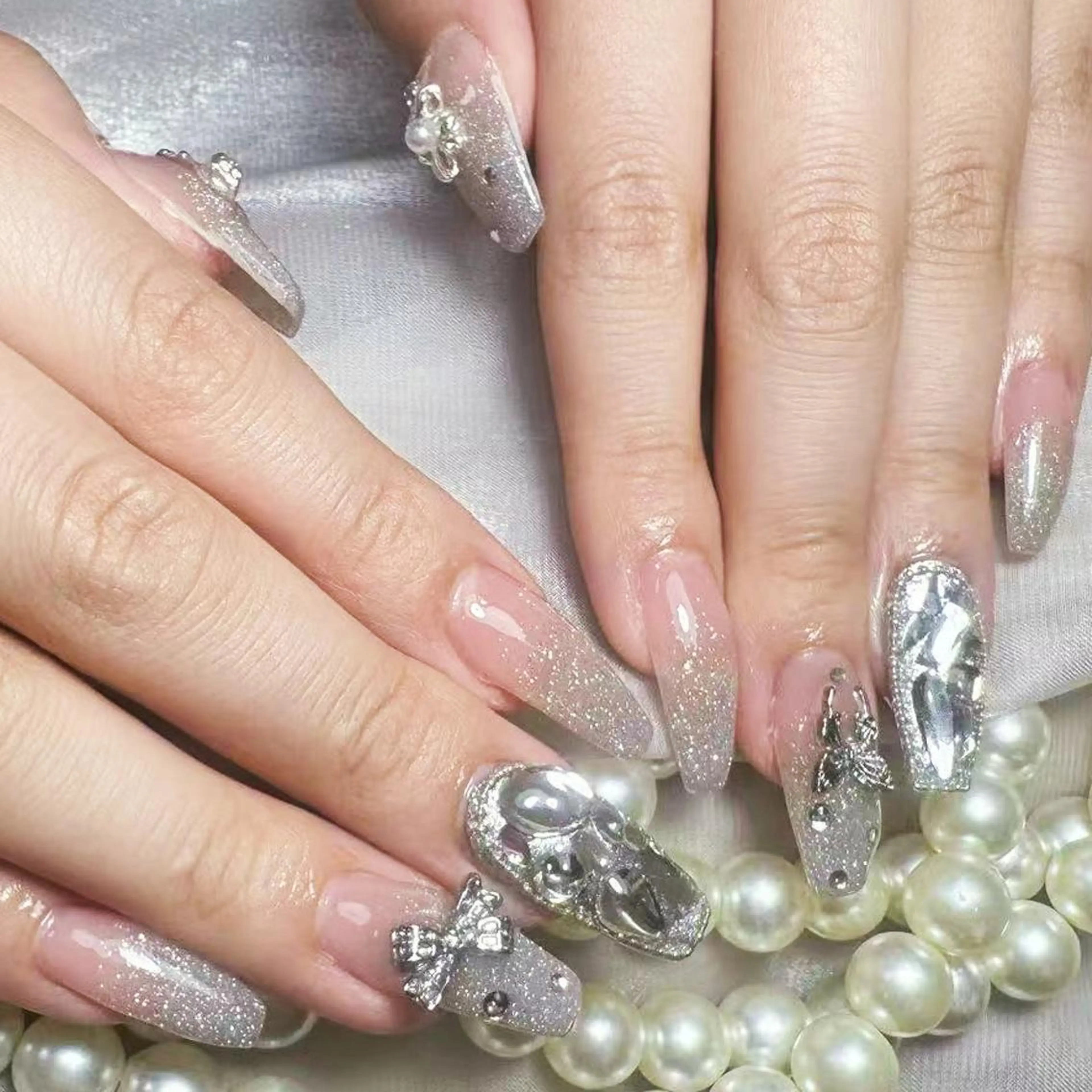 ネイル アートネイル オーロラネイル ガーリー キラキラネイル マグネットネイル ハンドネイル DIAMOND 💅のネイルデザイン