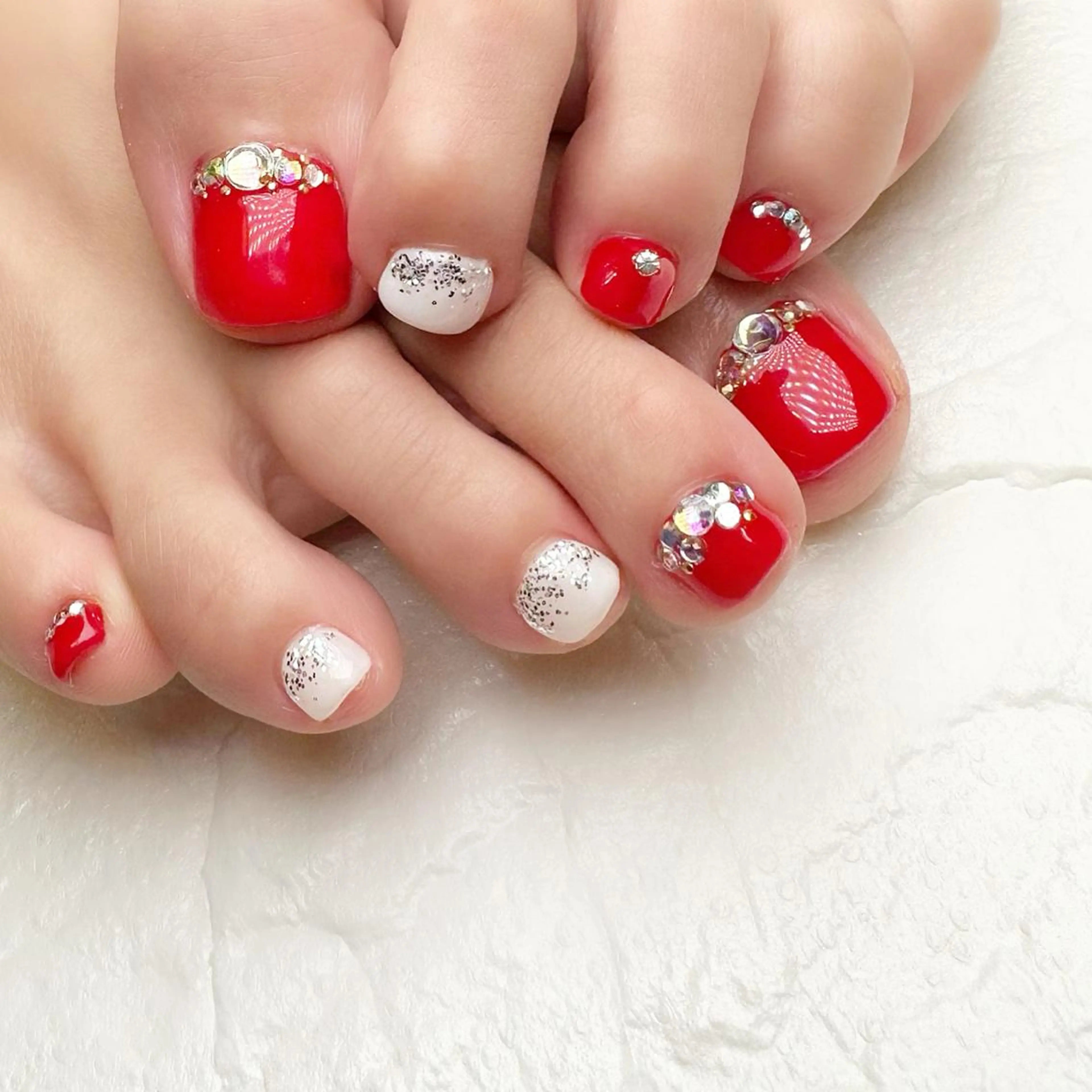 ネイル 赤色 フットネイル Nail ameria megu所属・ameria meguのネイルデザイン
