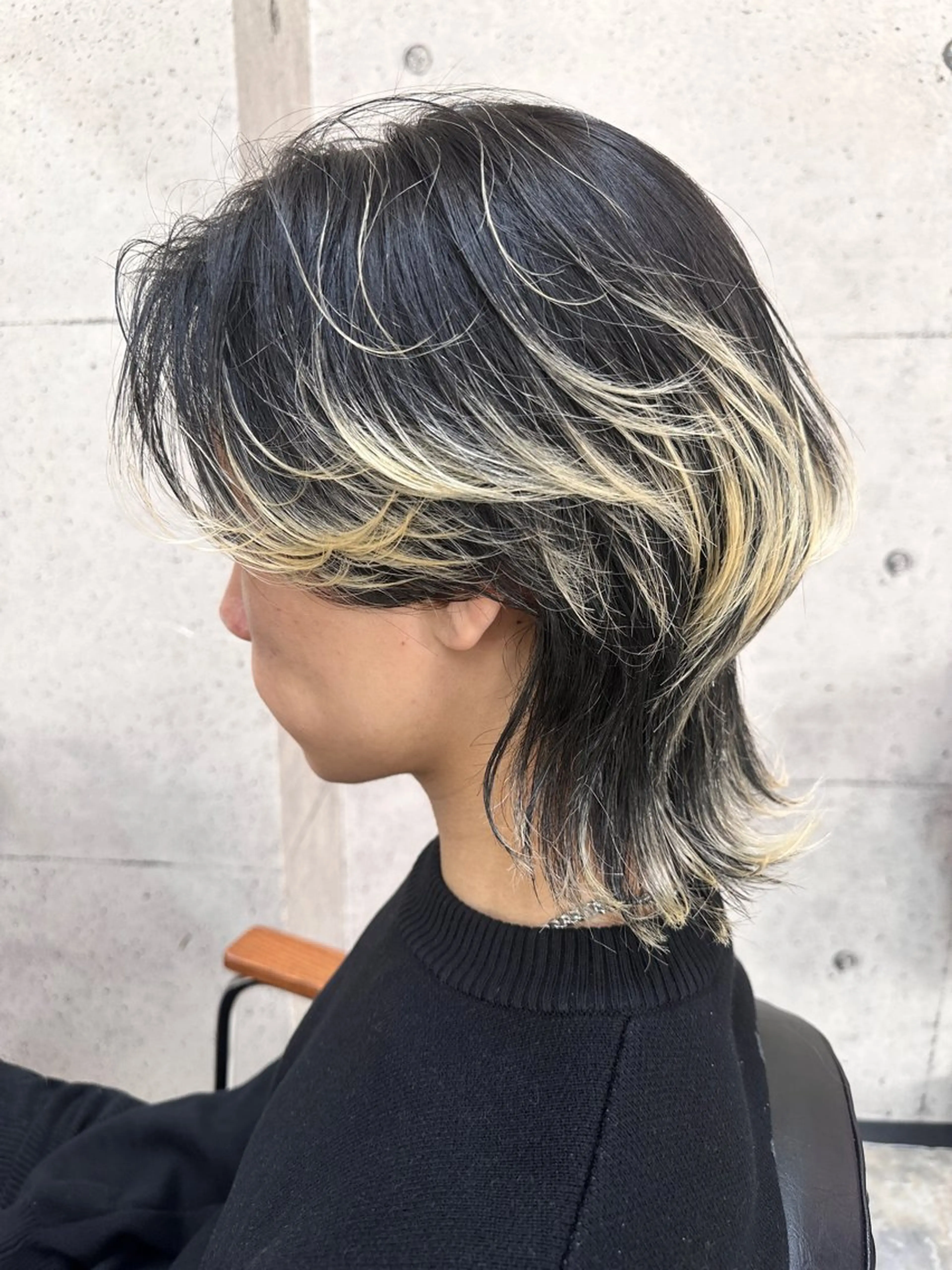 ミディアム メンズ メンズハイライト メンズウルフカット ハイライト ウルフカット MORROW所属・変身美容師🏆 MIZUKIのヘアスタイル