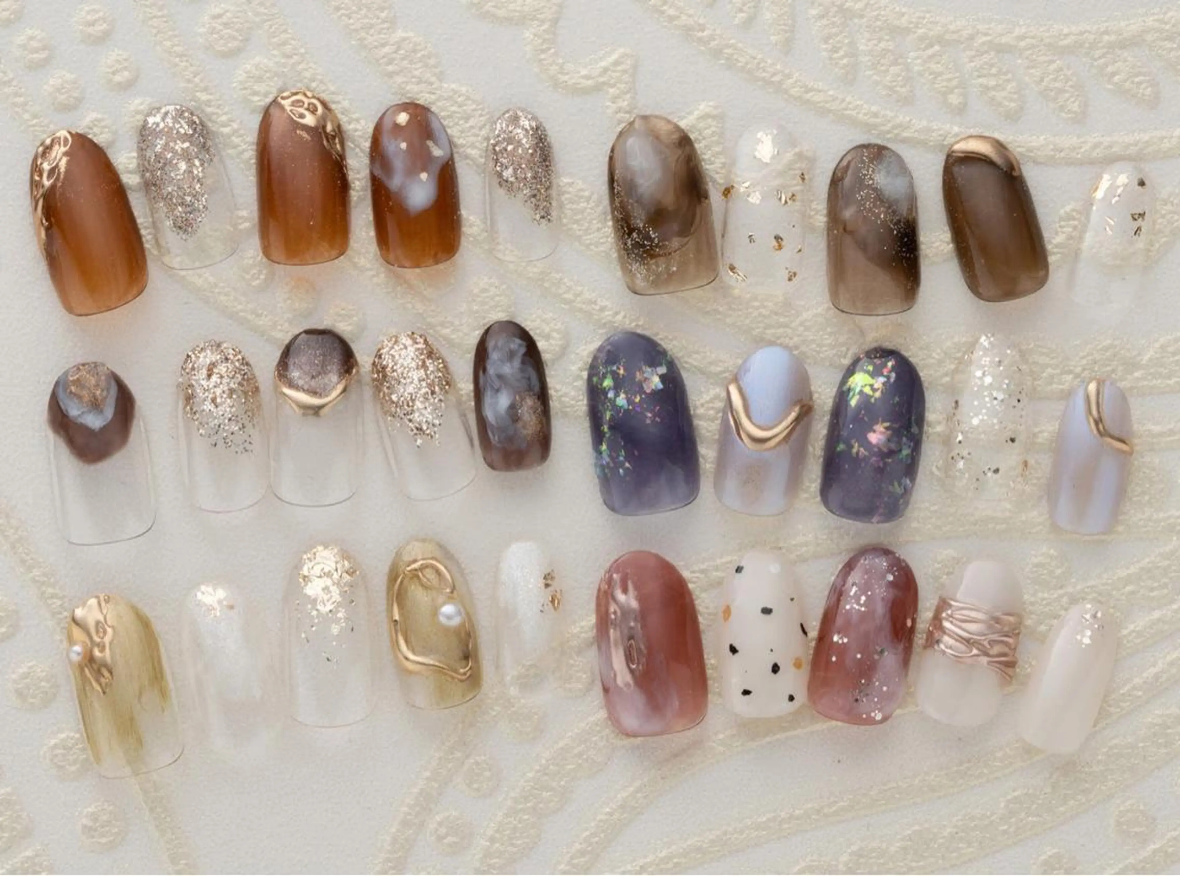 ★再来★【1か月以内自店オフ代無料 】ミラーニュアンスコース🪞💕凸凹ネイルがお好きな方に人気のコースです🐣💙の写真