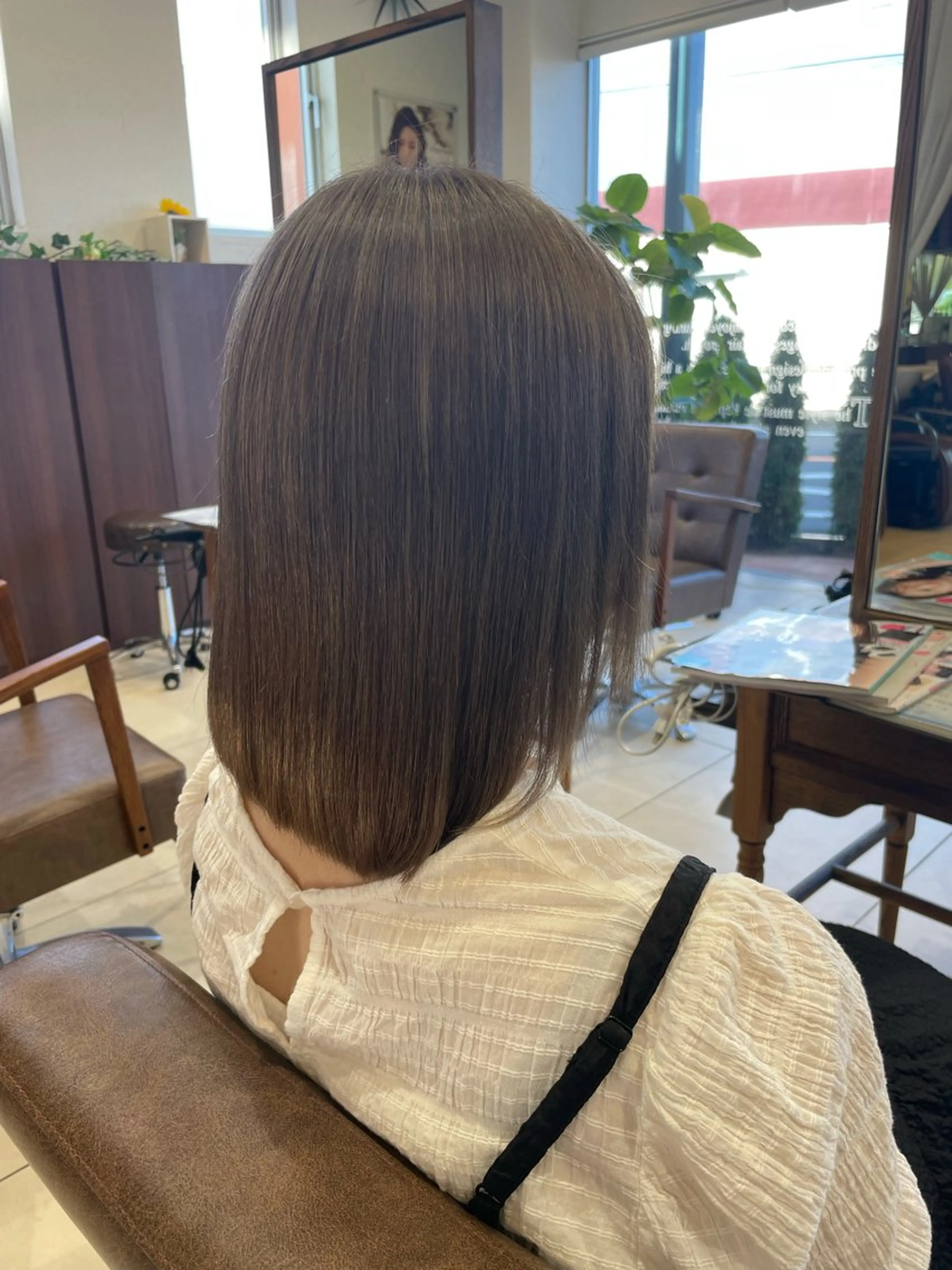 ミディアム カラー ベージュカラー ミルクティーベージュ ハイトーン×デザイン 🪽🫧HIKARIのヘアスタイル