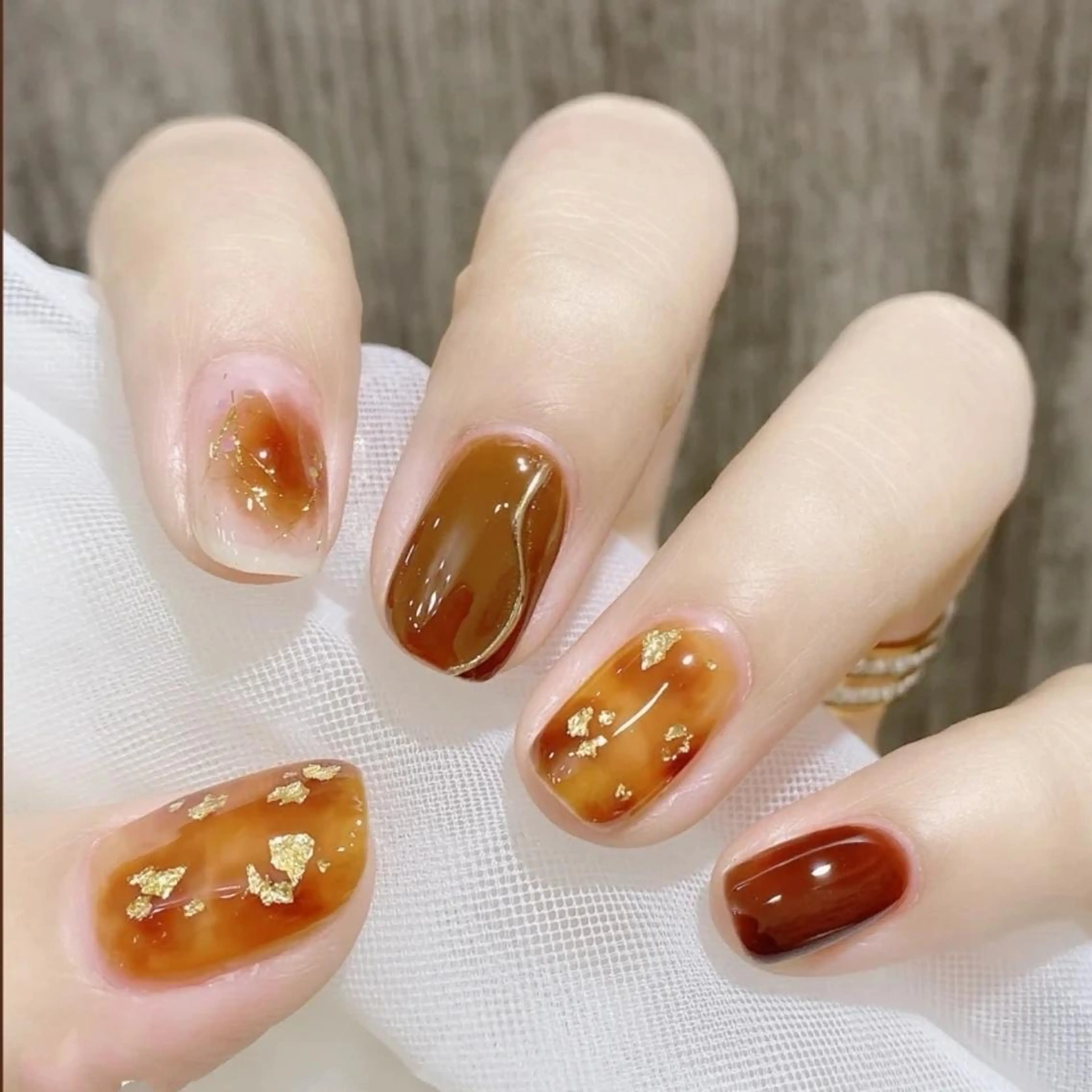 ネイル ショート べっ甲ネイル 冬ネイル ネイリストゆか💅 長さだし、深爪矯正のネイルデザイン